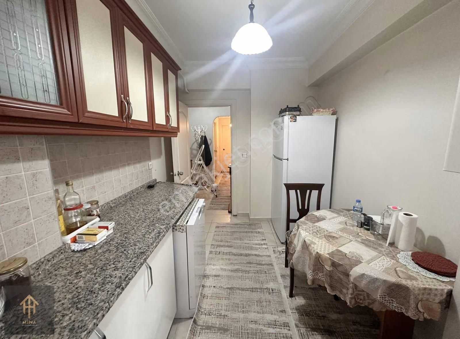 Metrobüse 5 Dk Mesafede 3 Katlı Bina Ön Cephe Büyük 2+1 - Görsel 29