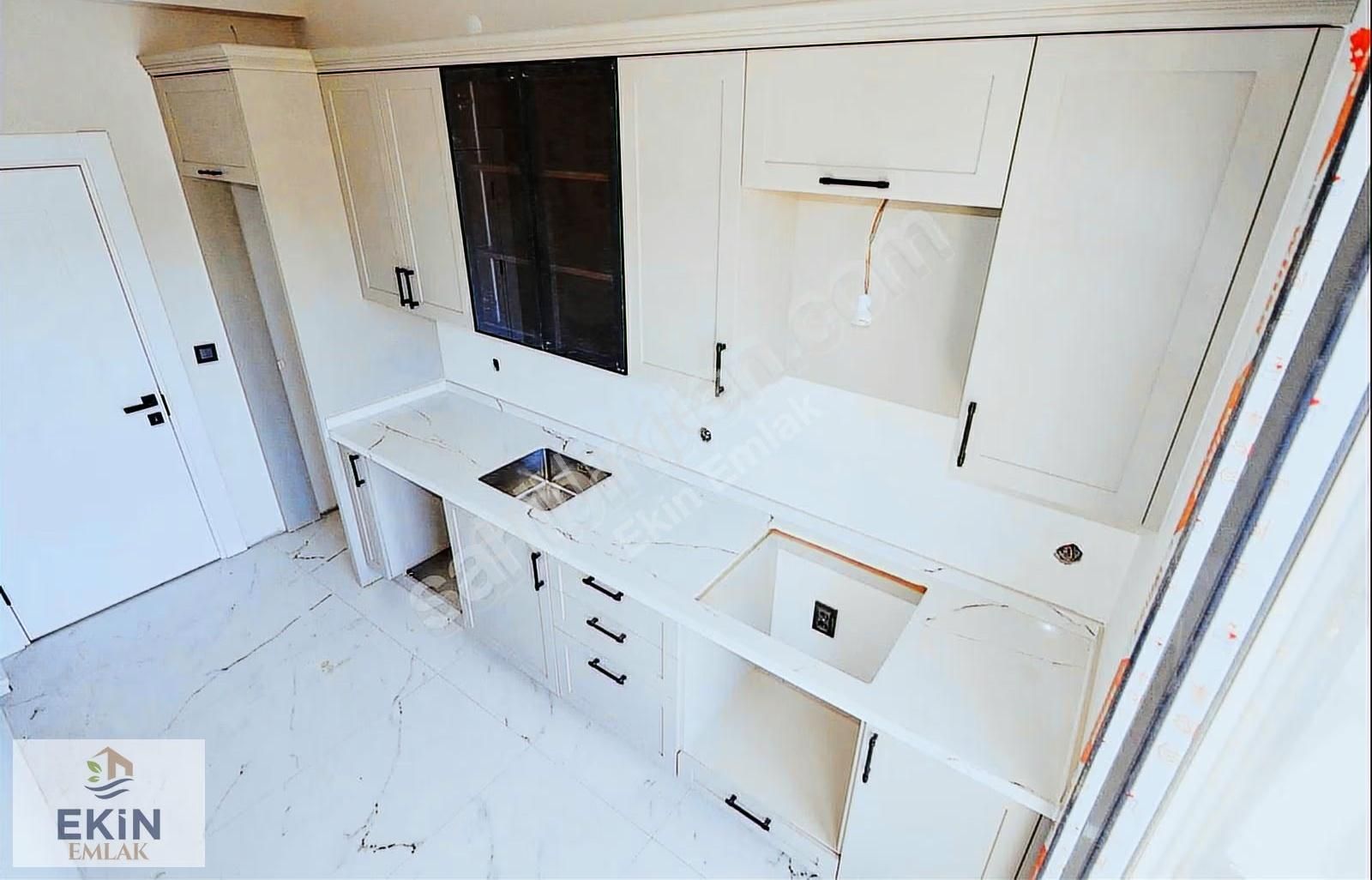 Küçükkuyu'da Deniz Manzaralı Villa Tipi 2+1 Daireler! - Görsel 14