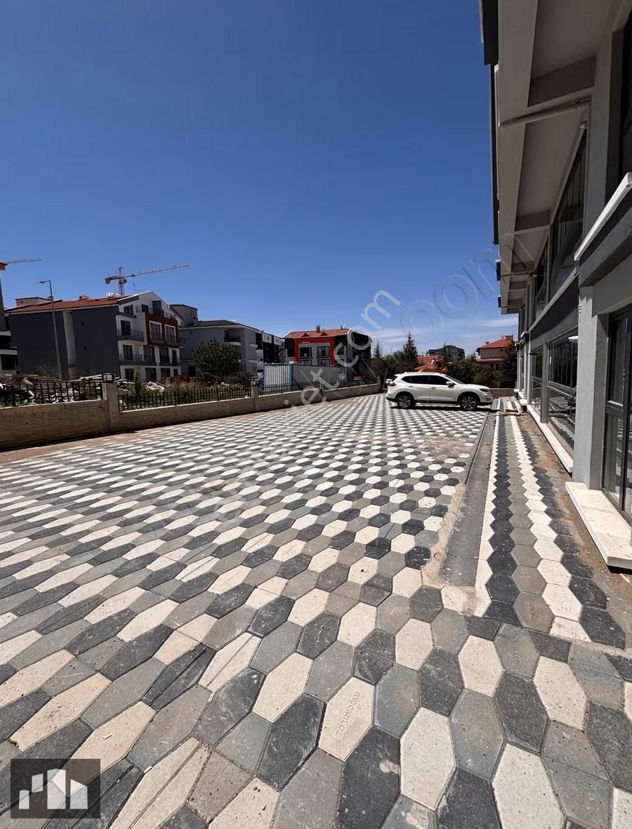 Taşcı Grup Gayrimenkul'den İncek'te Çatı Eğimsiz 2+2 Daire - Görsel 3