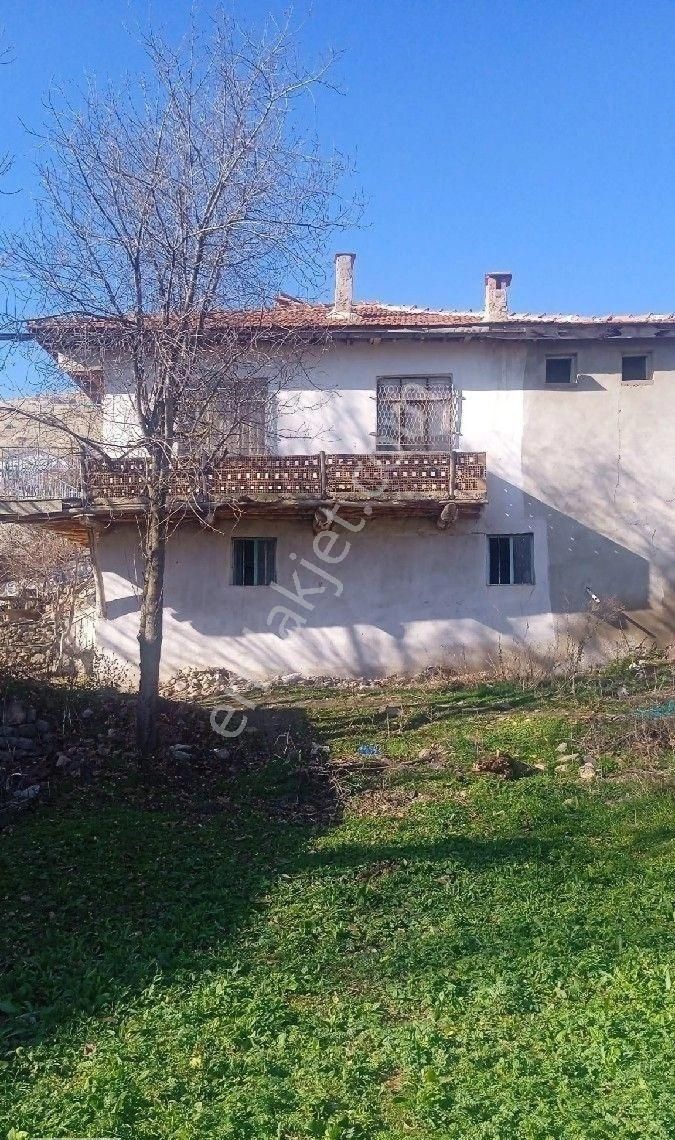 Afyon Şuhut Çakır Özü Köyünde 770m2 İki Katlı Köy Evi - Görsel 11