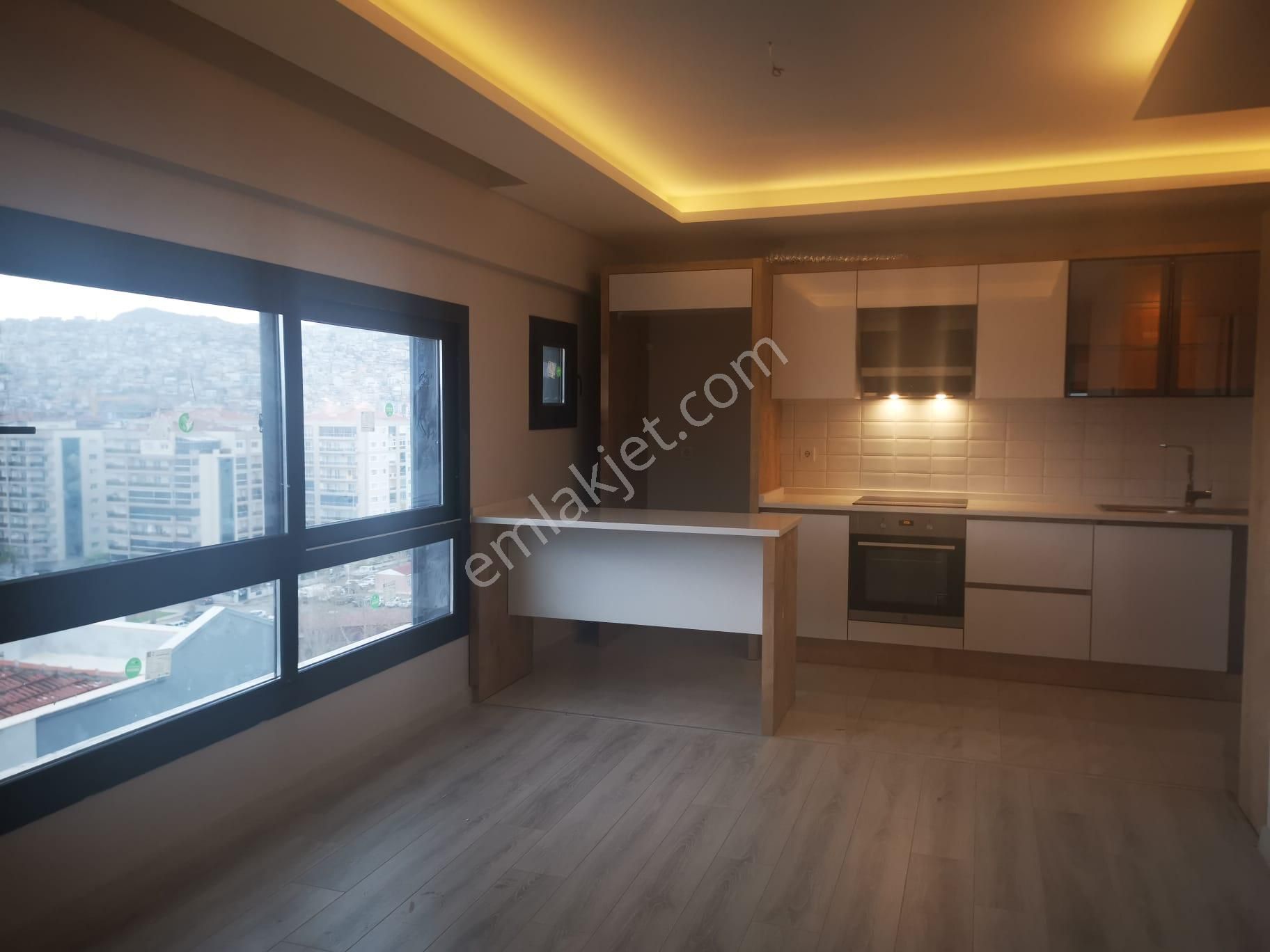 Kiralık 2+1 Daire Sıfır Cadde Üzeri Deniz Manzaralı - Görsel 3