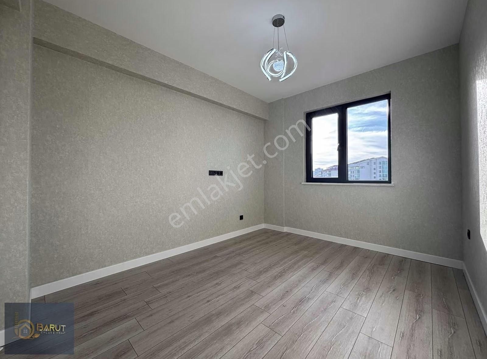 Hastane Yakını Yerden Isıtma K.otopark Önü Açık 2+1 Site Dairesi - Görsel 3