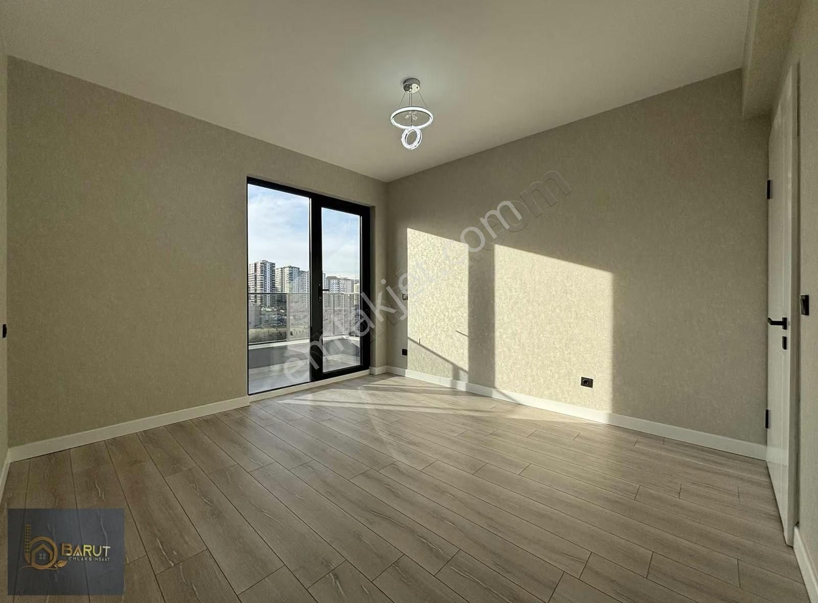 Hastane Yakını Yerden Isıtma K.otopark Önü Açık 2+1 Site Dairesi - Görsel 14