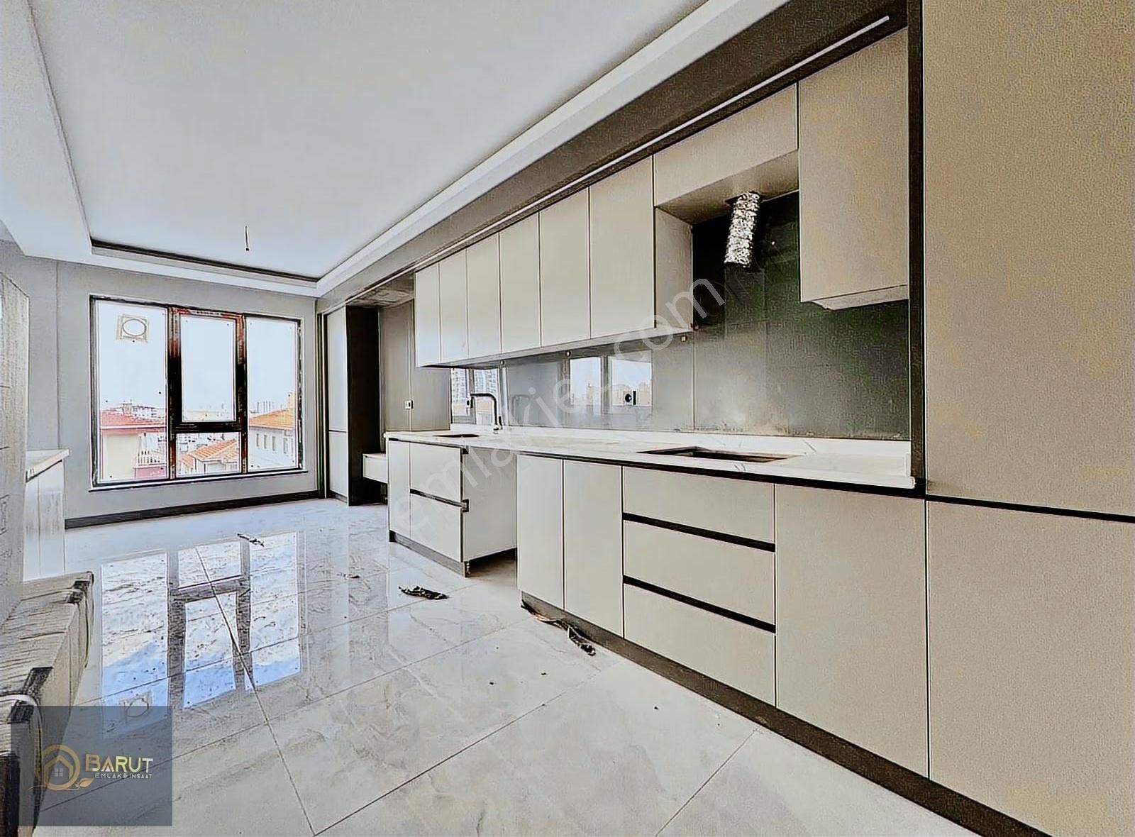 Baruttan Hastane Yakını 3 Cepheli K. Otoparklı 4+1 Site Dairesi