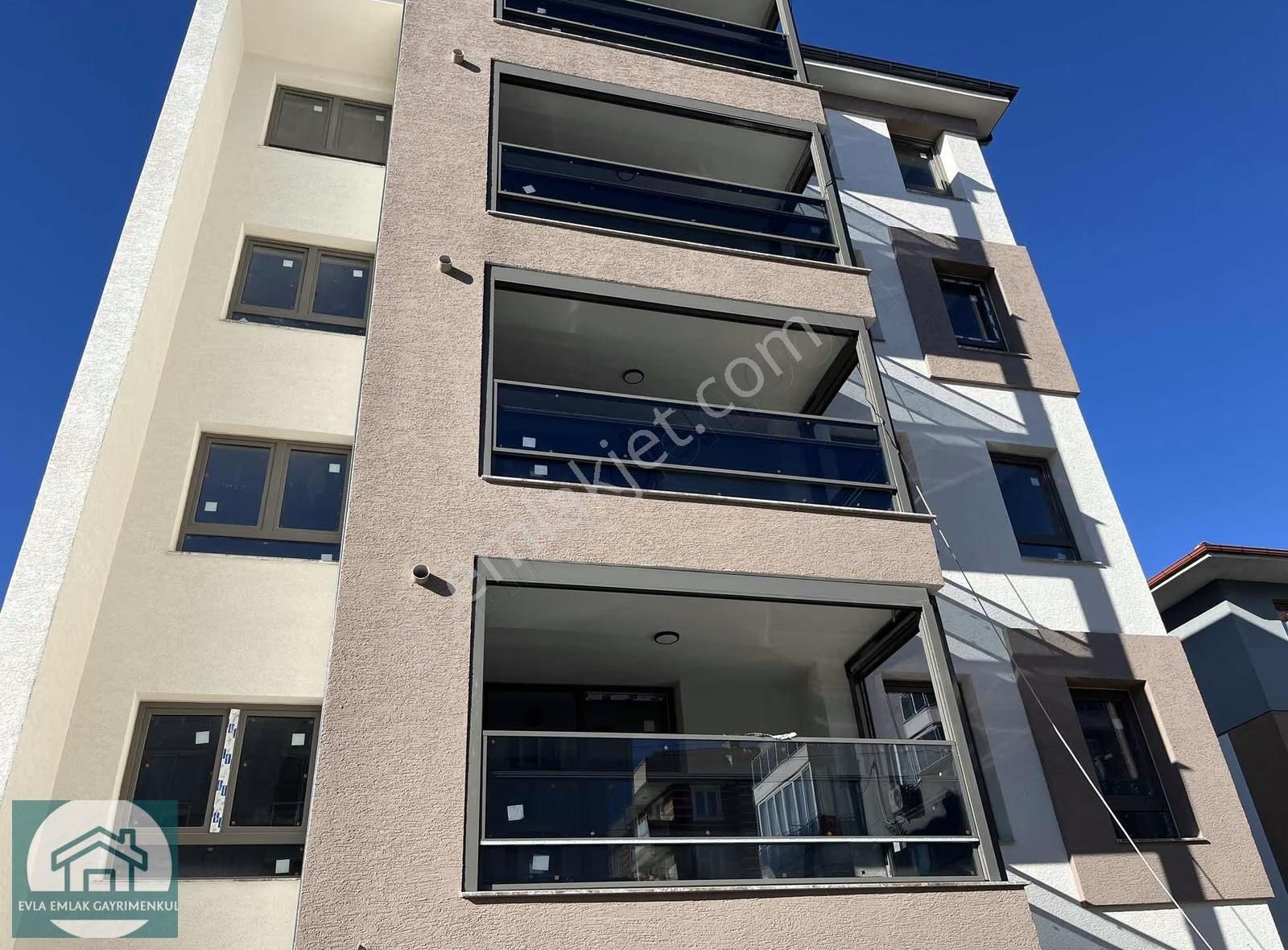 Uşak Merkez Cumhuriyet Mahallesinde Satılık 2+1 Daire - Görsel 16