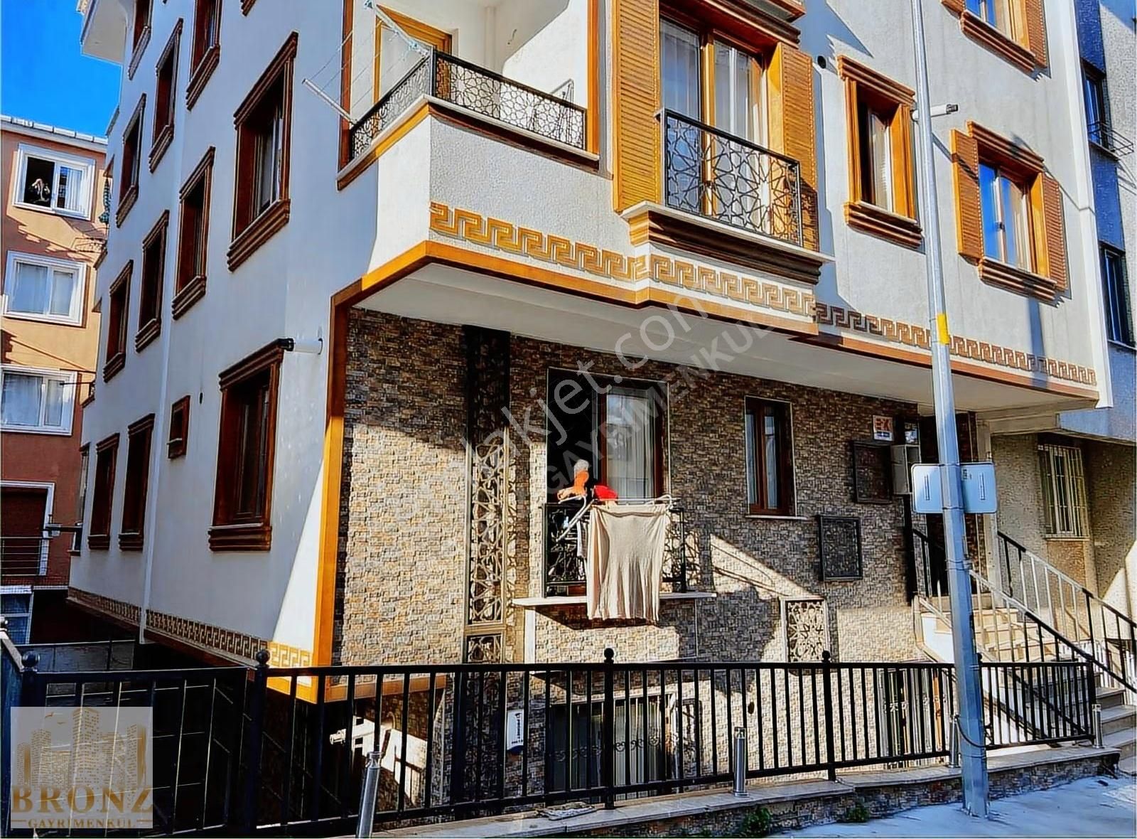 Ümraniye Atatürk Mah.'de Metroya, Kaymakamlığa Çok Yakın Arakat