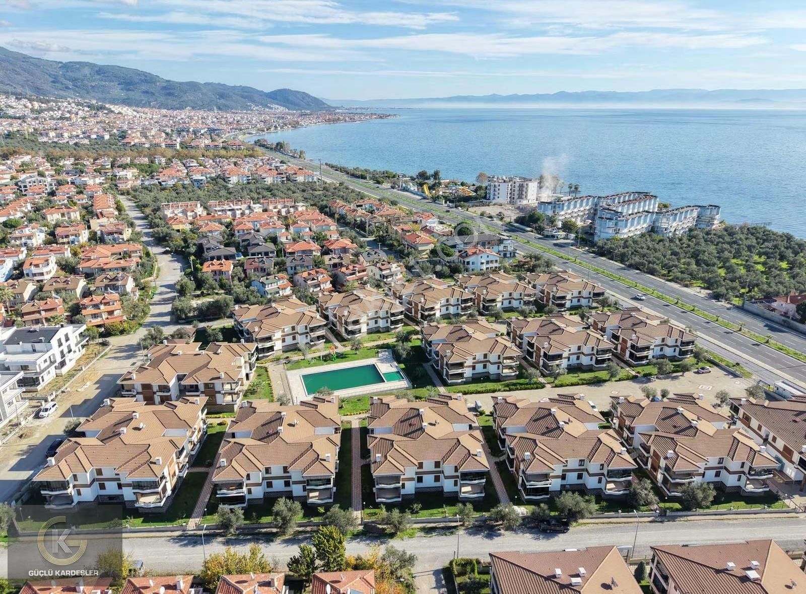 Güçlü Kardeşler Havuzlu Site İçerisinde 2+1 Ayrı Mutfak Daire