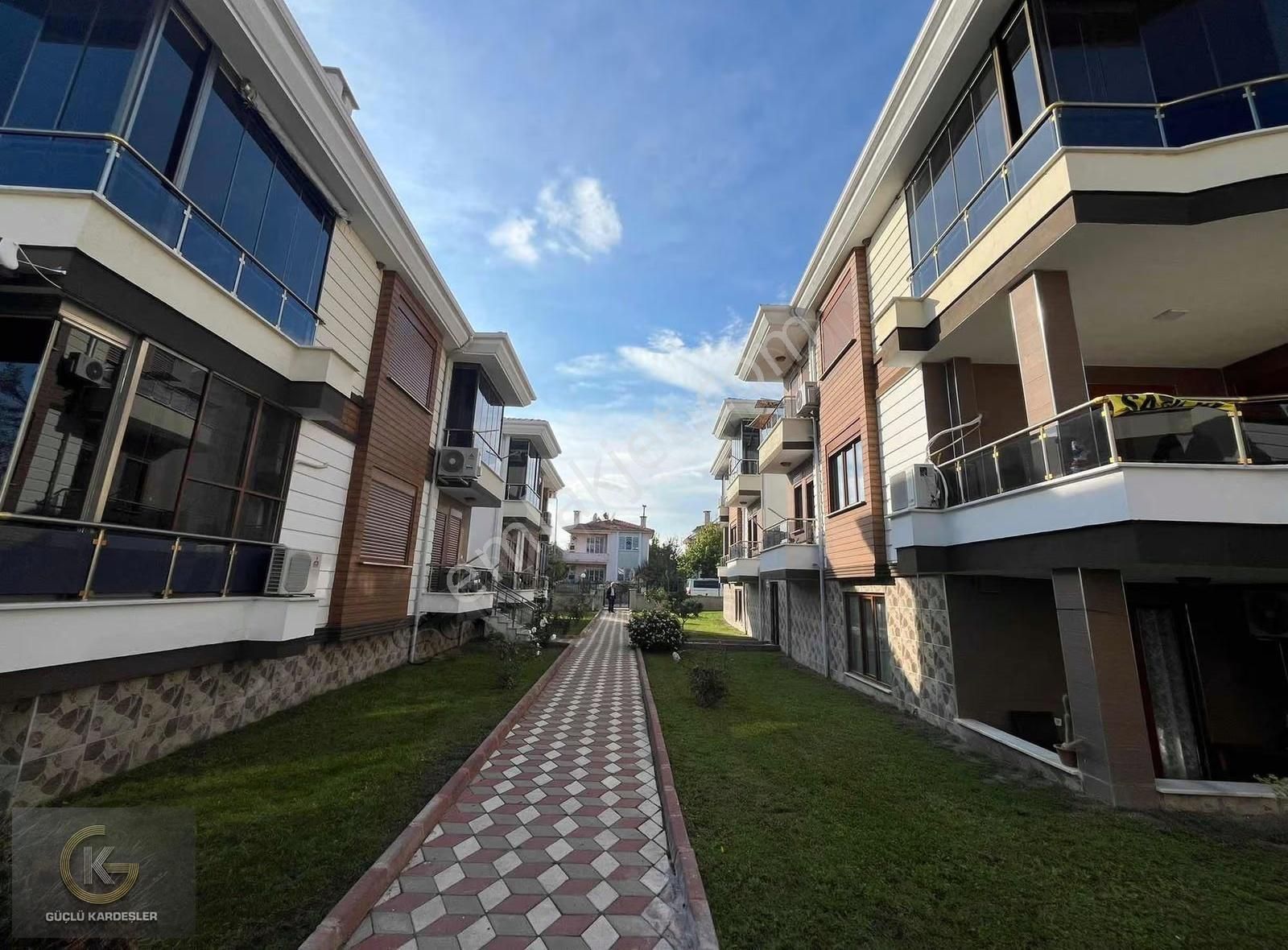 Güçlü Kardeşler Havuzlu Site İçerisinde 2+1 Ayrı Mutfak Daire - Görsel 2