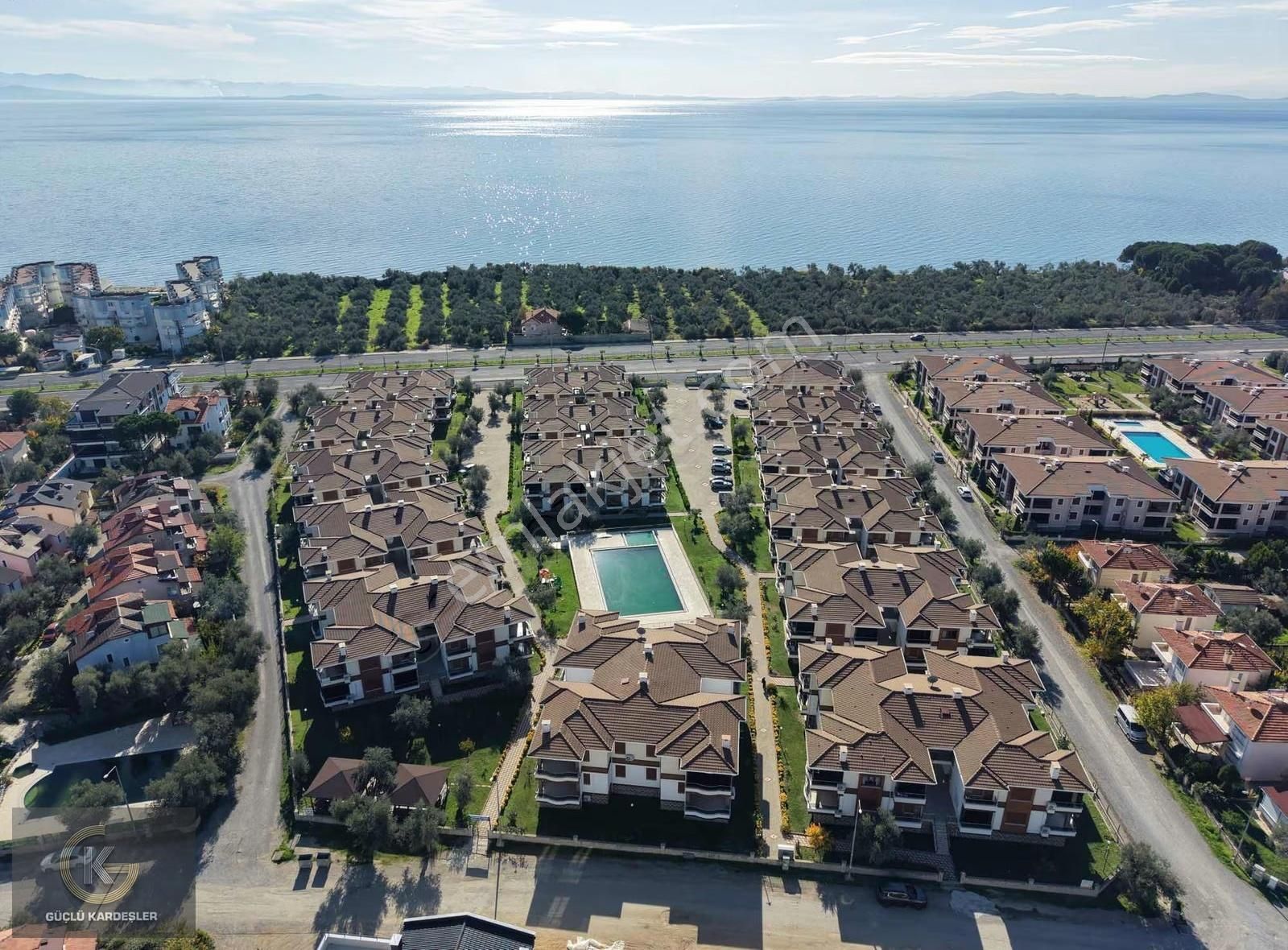 Güçlü Kardeşler Havuzlu Site İçerisinde 2+1 Ayrı Mutfak Daire - Görsel 32