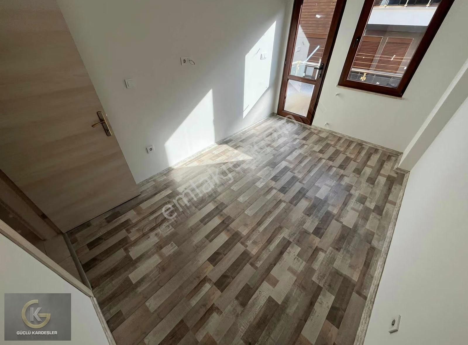 Güçlü Kardeşler Havuzlu Site İçerisinde 2+1 Ayrı Mutfak Daire - Görsel 15