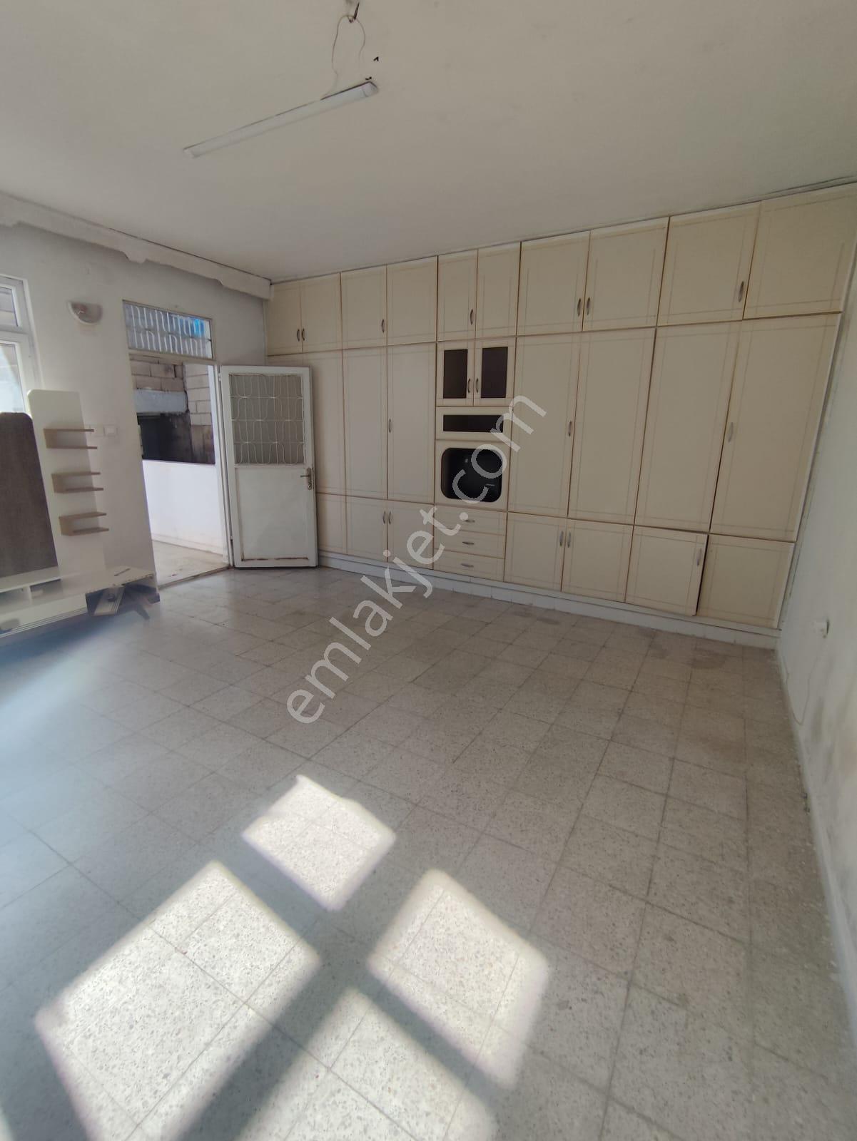 Ayyıldız Emlaktan 95 M2 Mustakil İki Katlı Garajlı Cadde Üzeri - Görsel 14