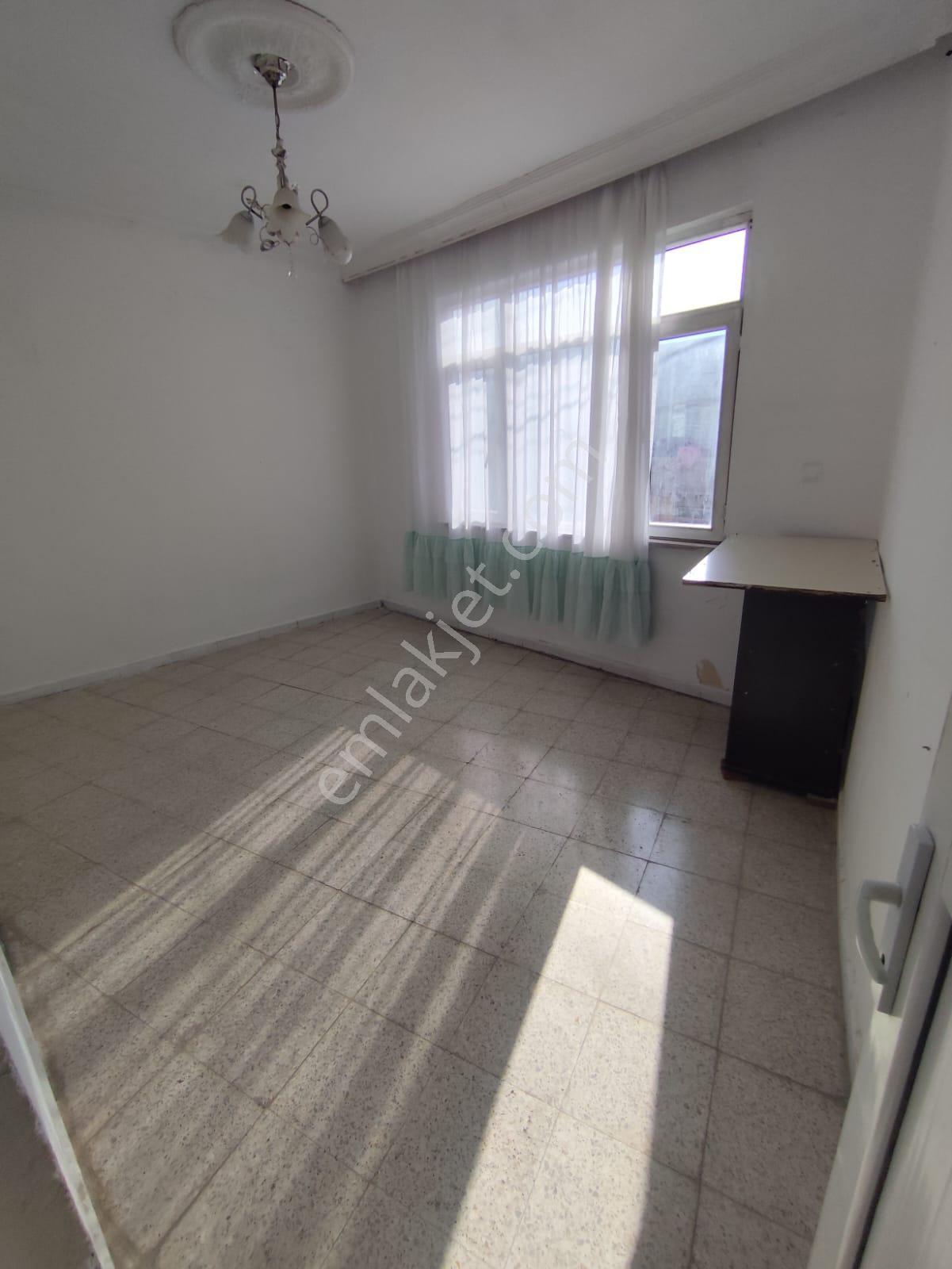 Ayyıldız Emlaktan 95 M2 Mustakil İki Katlı Garajlı Cadde Üzeri - Görsel 12