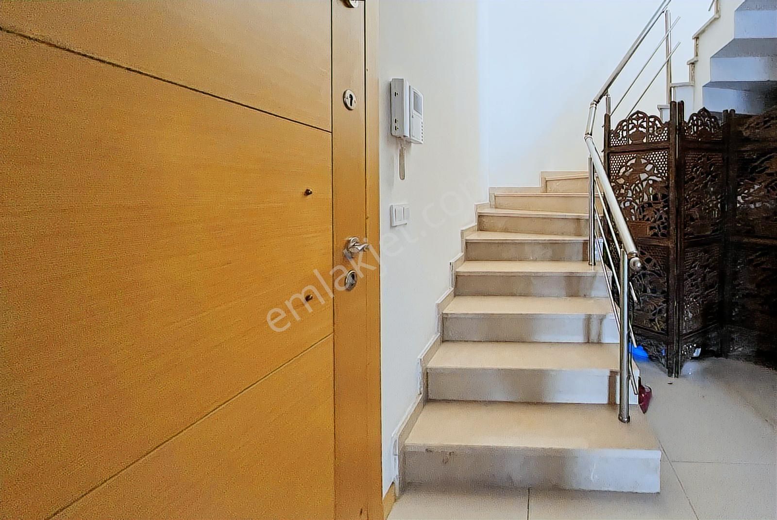 Körfez Mahallesinde Site İçinde Deniz Manzaralı 3+1 Çatı Dublex - Görsel 3