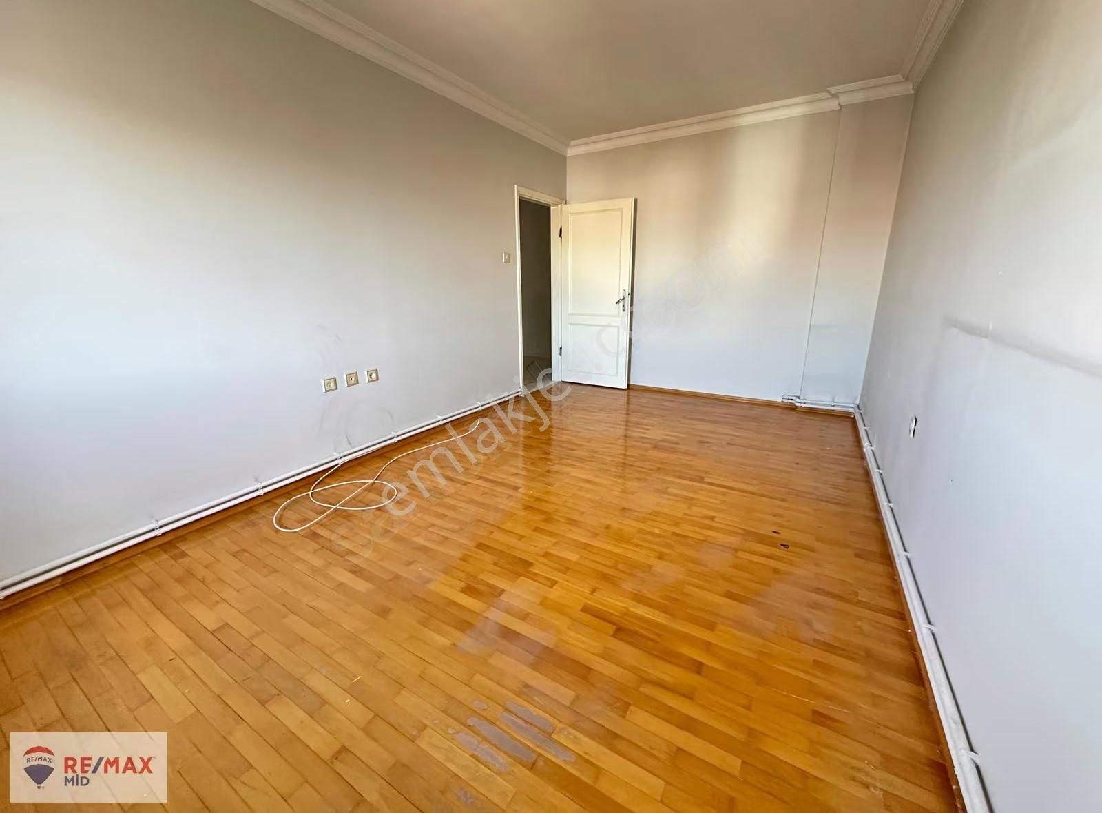 Remax Mid'den Tolun Apartmanı'nda 3+1 Kiralık Daire - Görsel 9