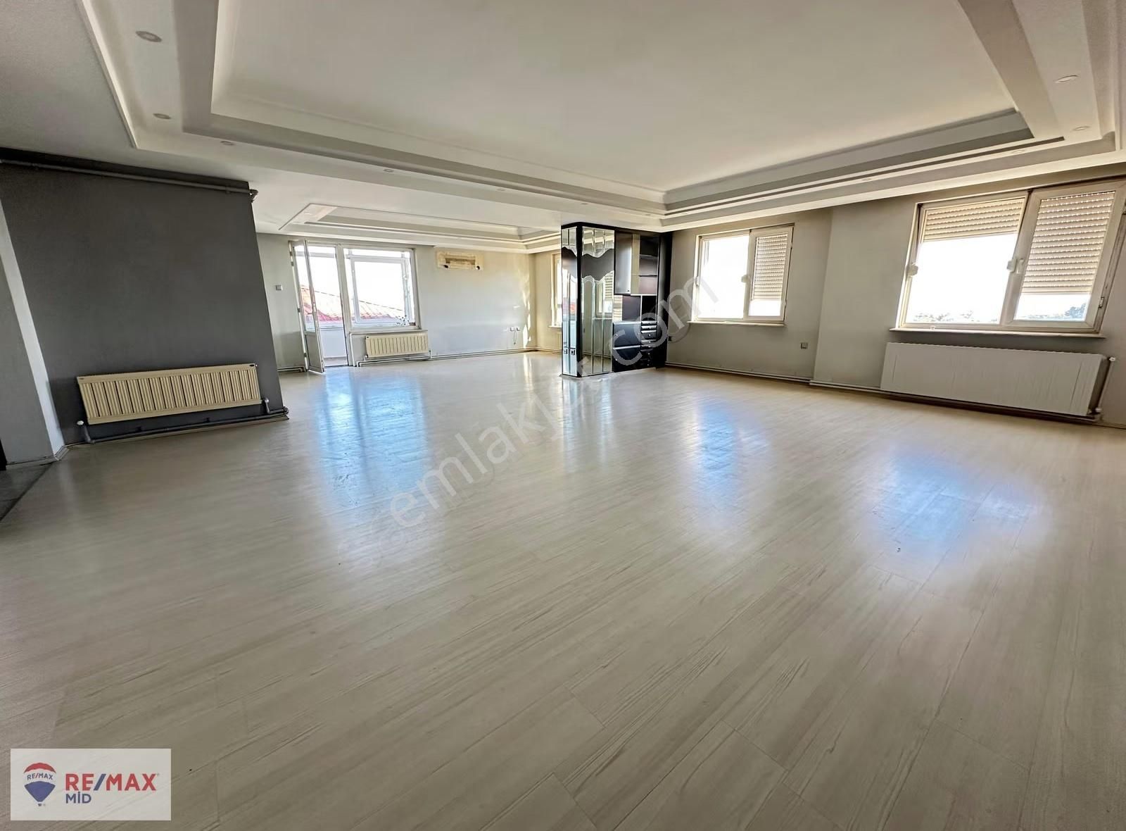 Remax Mid'den Tolun Apartmanı'nda 3+1 Kiralık Daire - Görsel 3
