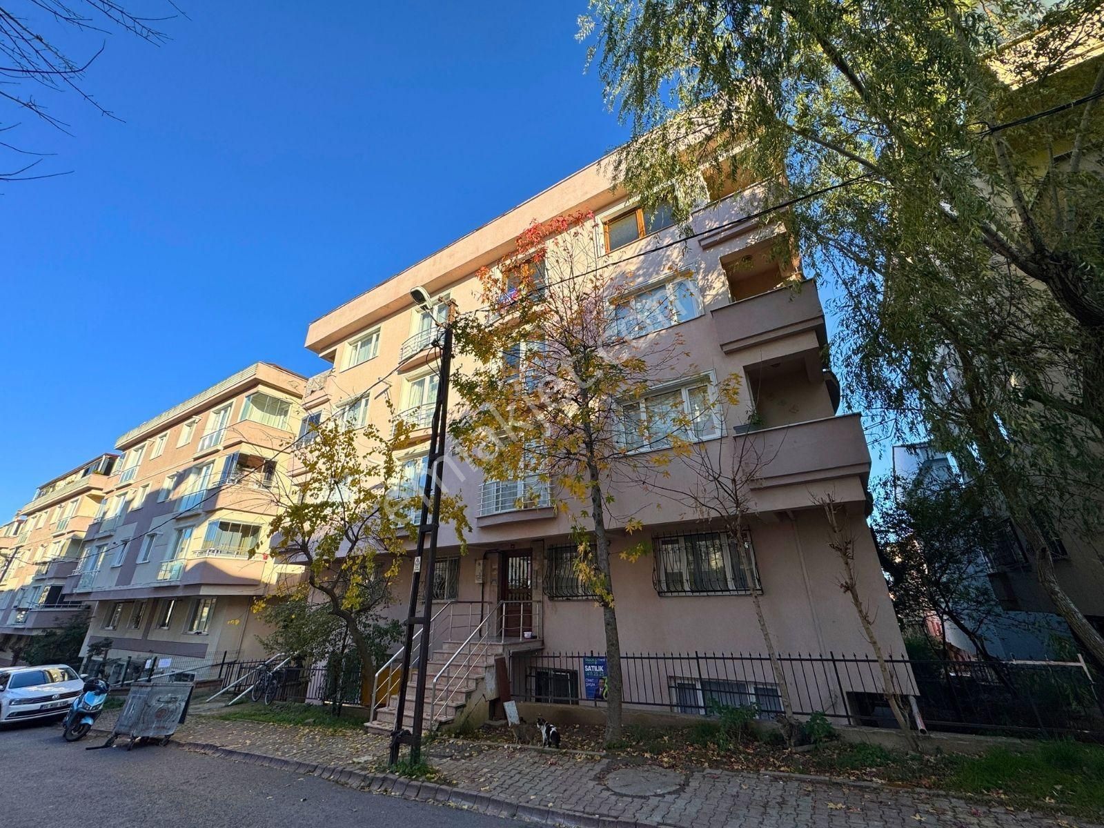 Çekmeköy Mehmet Akif Mahallesinde Satılık 4+2 Dublex Daire