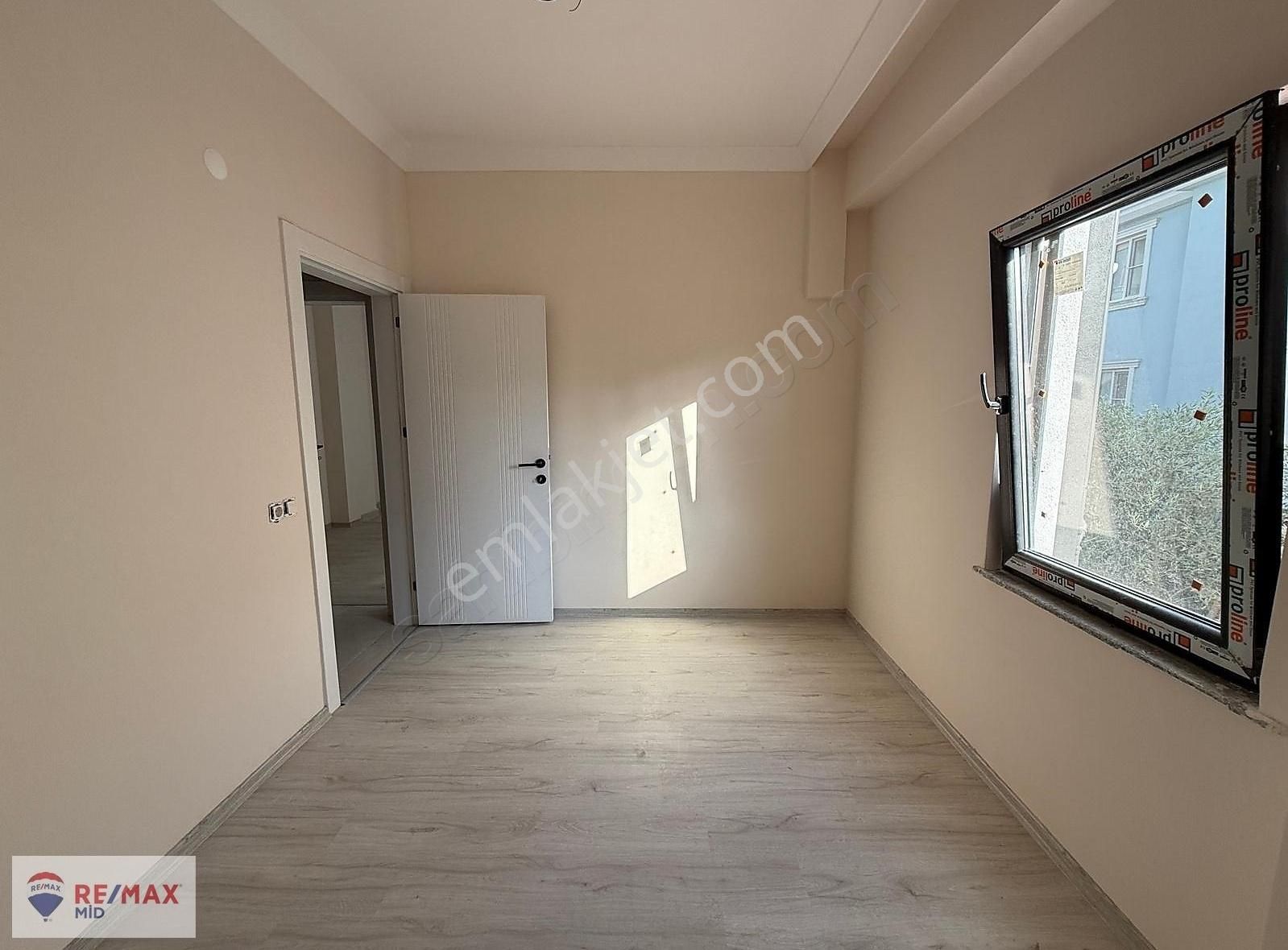 Plevne Mahallesinde Migros Yanı Satılık 1+1 Daire - Görsel 2