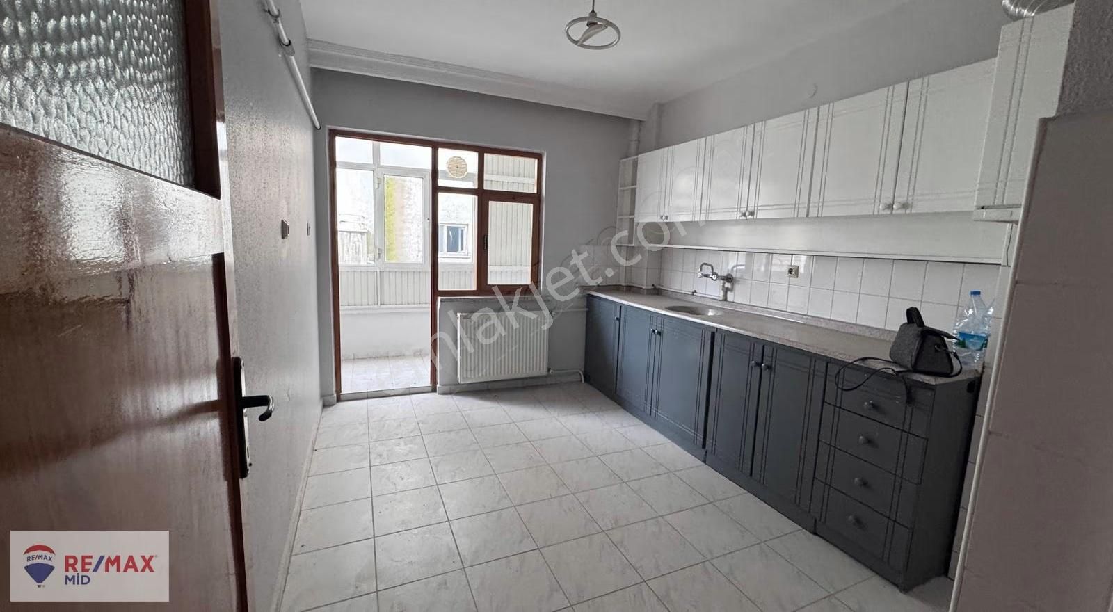 Remax Mid'den Beyoğlu Caddesi Üzerinde Satılık 2+1 Daire - Görsel 3