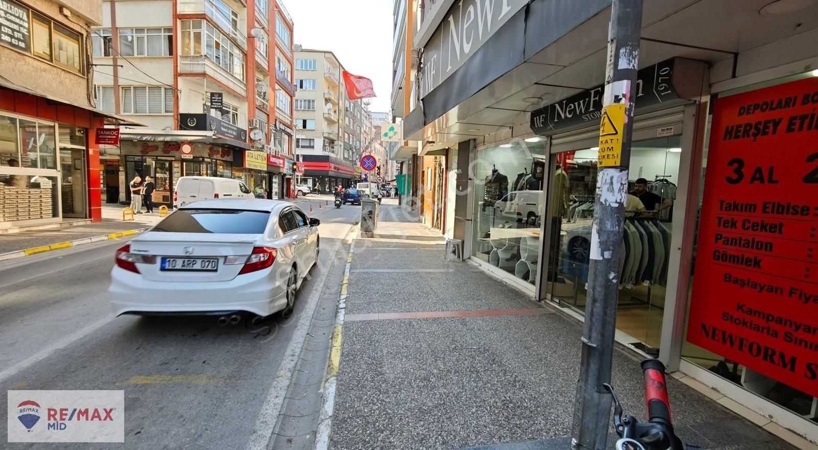 Remax Mıd -teraslı 80m² Çarşı Merkez 1+1 Daıre - Görsel 2