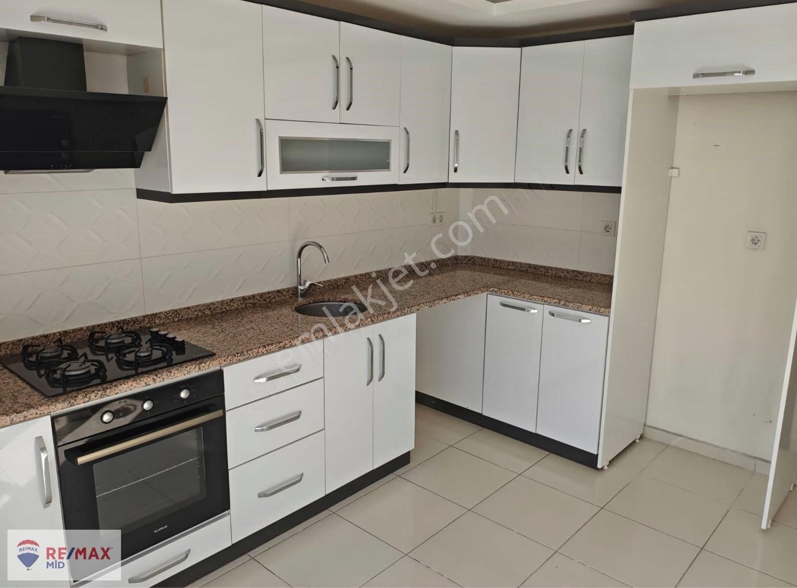 Remax Mid 2. Sakarya Mahallesinde 2+1 Kiralık Daire - Görsel 8