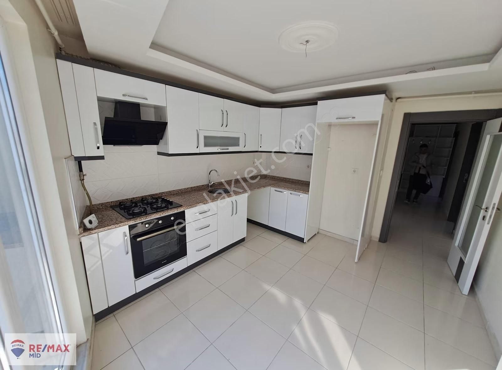 Remax Mid 2. Sakarya Mahallesinde 2+1 Kiralık Daire