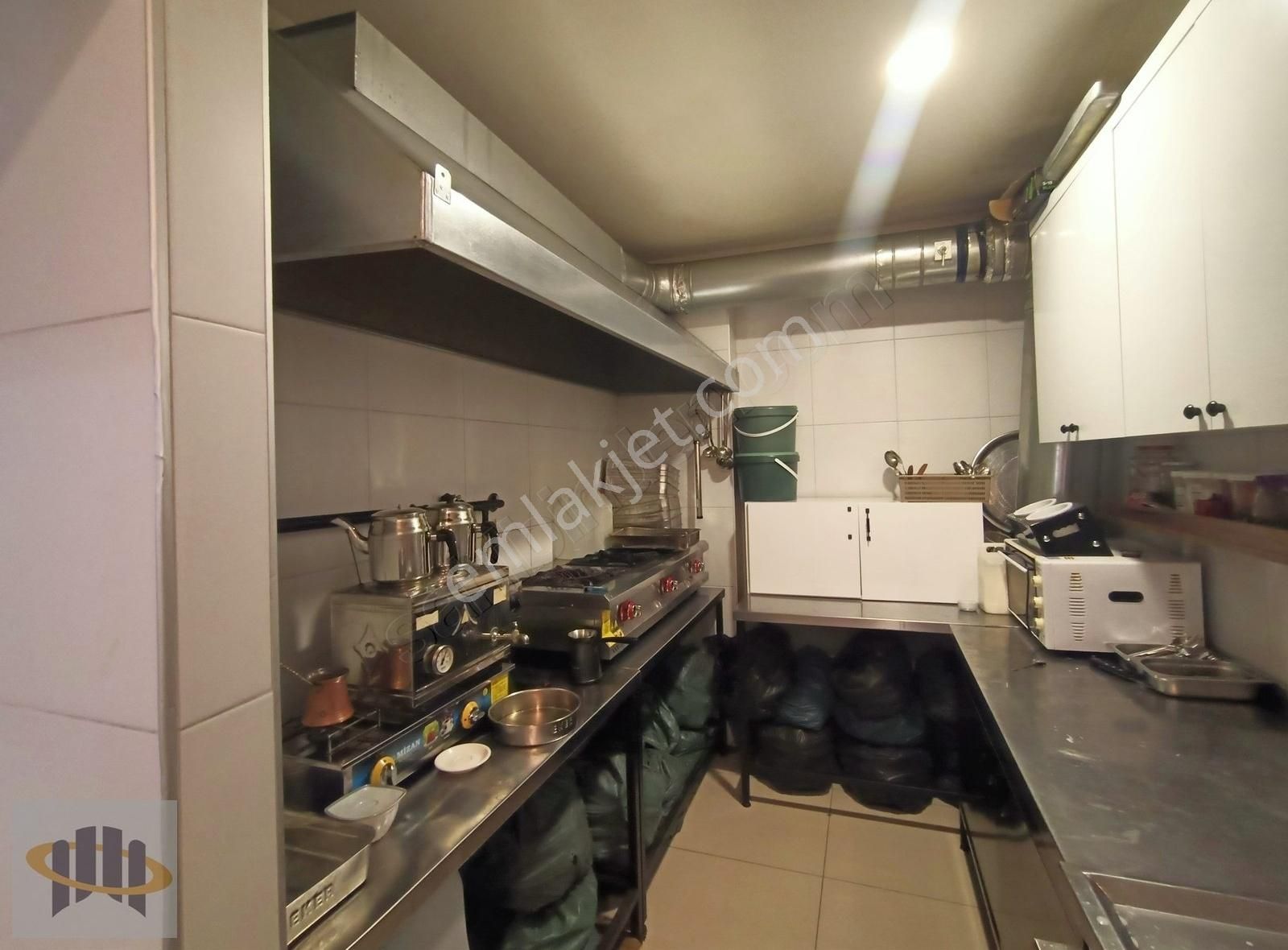 Balat Ana Cadde Üstü Hazır Kiracılı Satılık Dükkan - Görsel 2