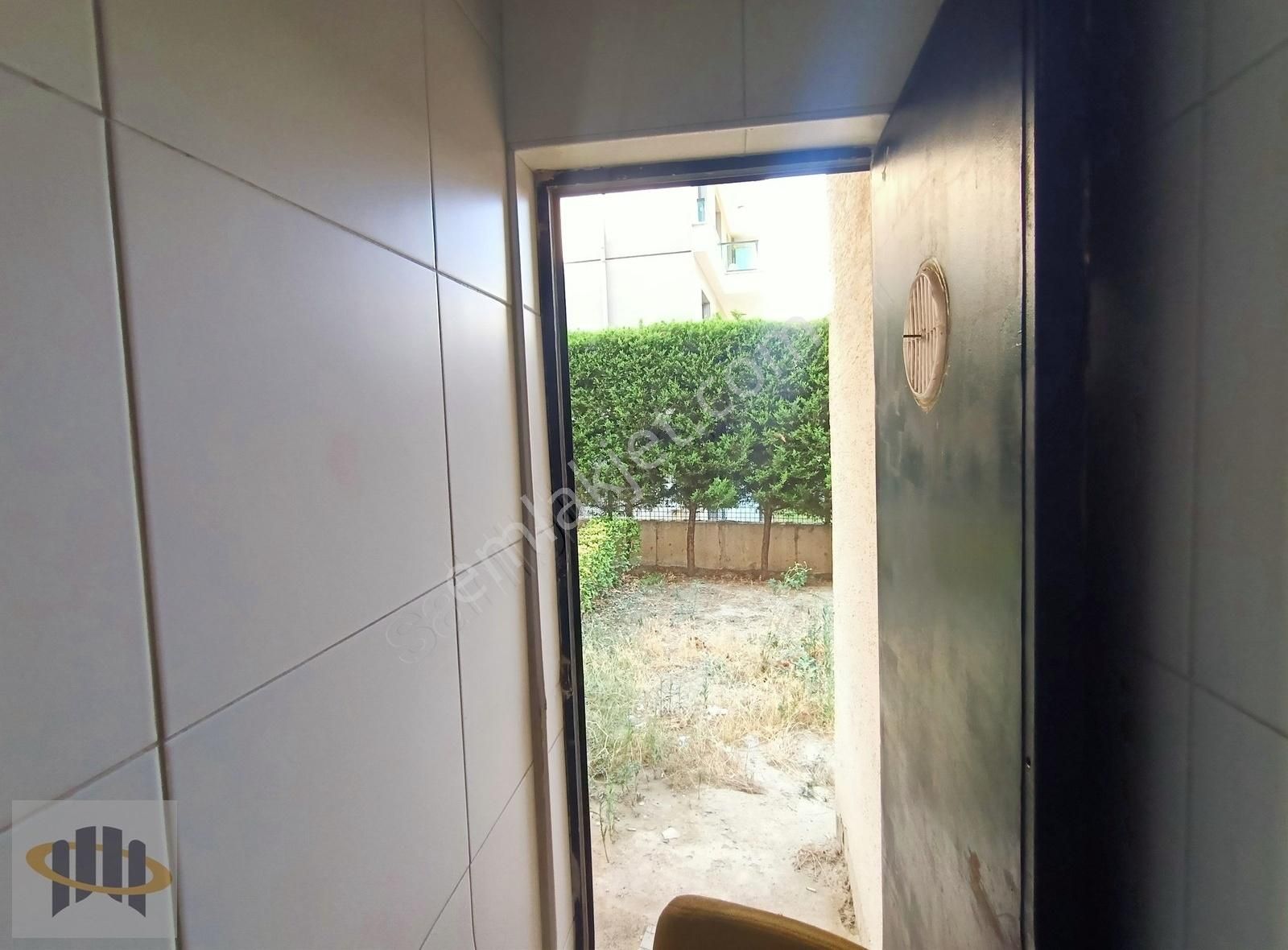 Balat Ana Cadde Üstü Hazır Kiracılı Satılık Dükkan - Görsel 4