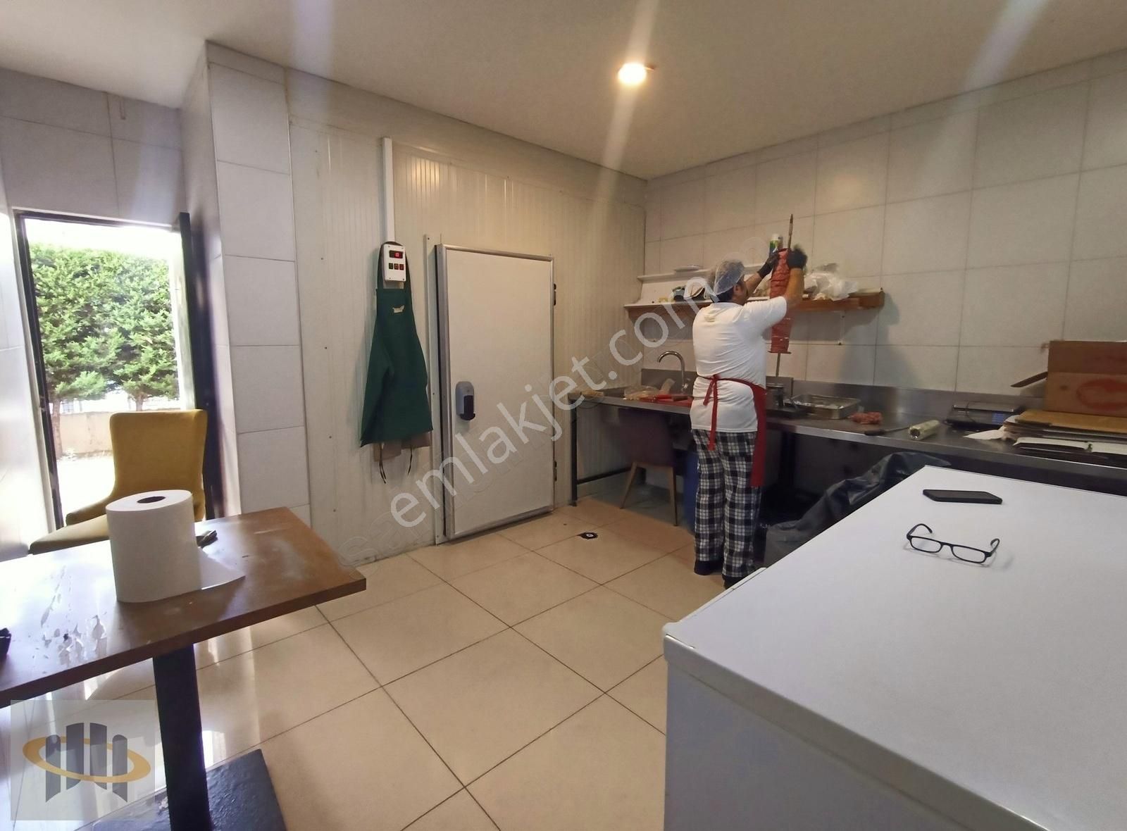 Balat Ana Cadde Üstü Hazır Kiracılı Satılık Dükkan - Görsel 9