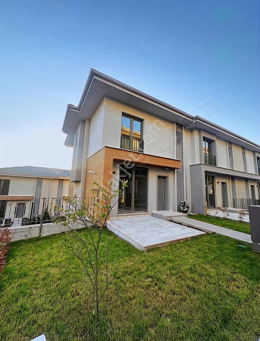 Bahçeşehir Dekar Ayışığı Kiralık 3+1 Emsalsiz Villa