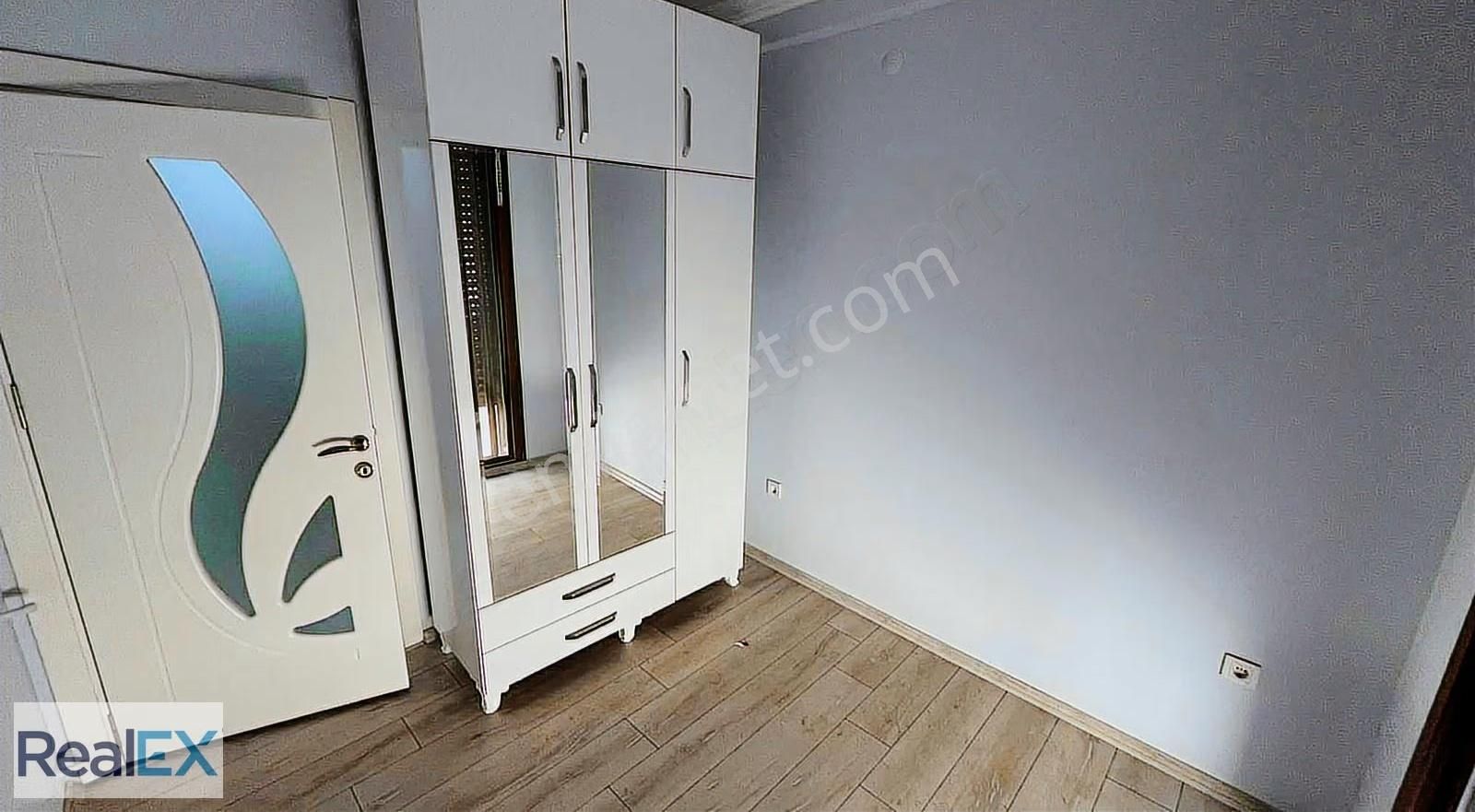 Tek Müstakil Villa Denize 50m Site İçerisinde 3+1 - Görsel 15