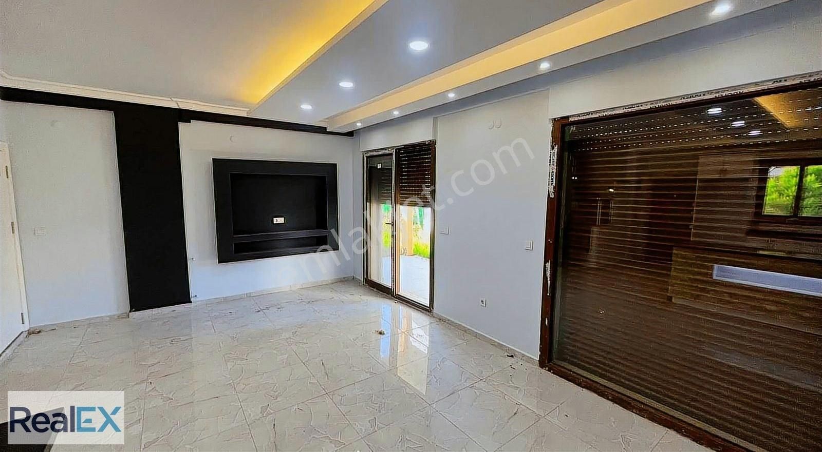 Tek Müstakil Villa Denize 50m Site İçerisinde 3+1 - Görsel 26