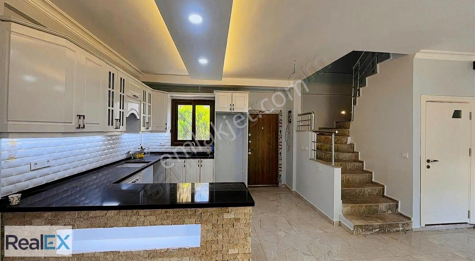 Tek Müstakil Villa Denize 50m Site İçerisinde 3+1 - Görsel 12