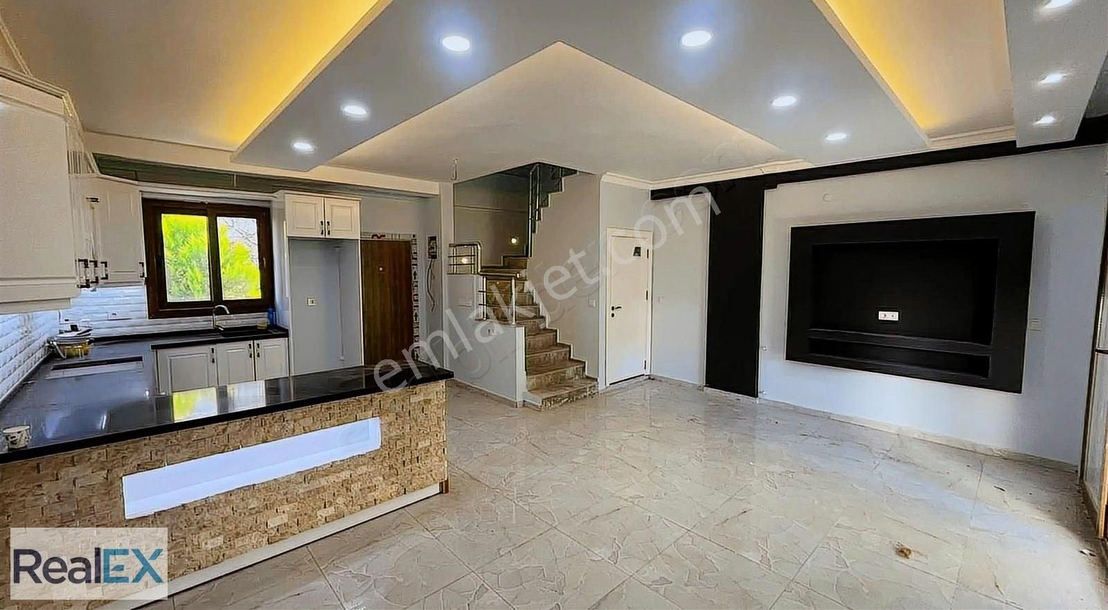 Tek Müstakil Villa Denize 50m Site İçerisinde 3+1 - Görsel 27