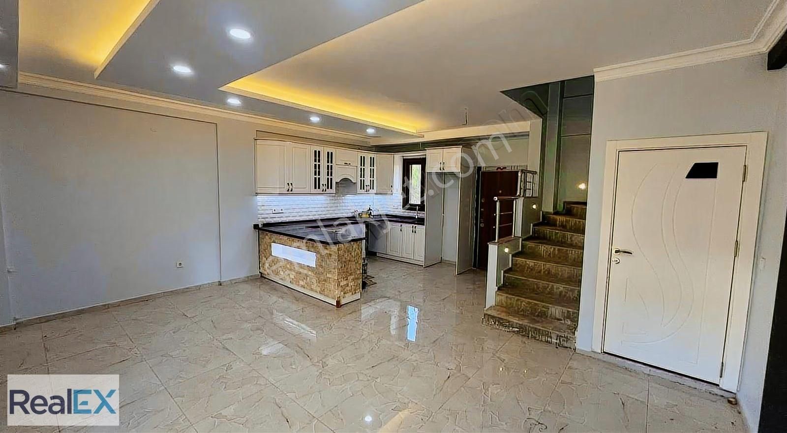 Tek Müstakil Villa Denize 50m Site İçerisinde 3+1 - Görsel 16