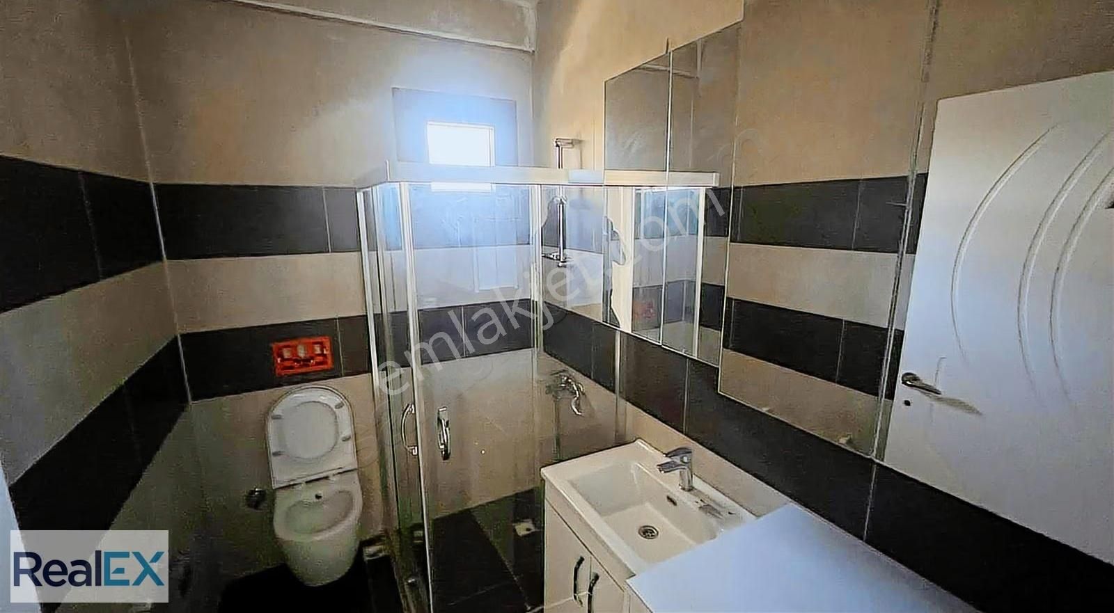 Tek Müstakil Villa Denize 50m Site İçerisinde 3+1 - Görsel 21