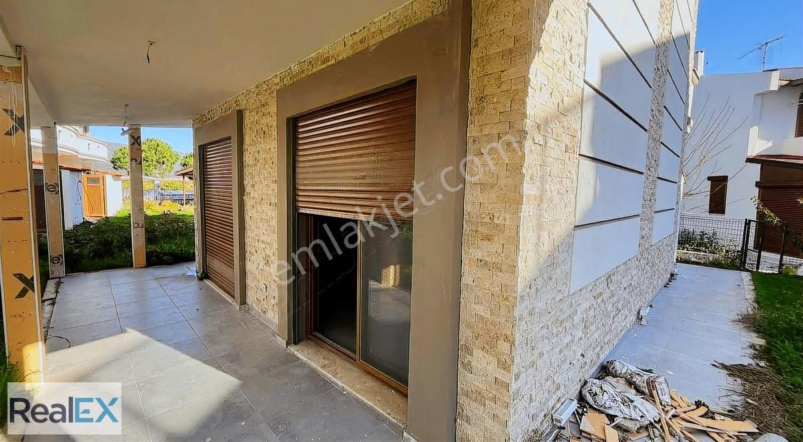 Tek Müstakil Villa Denize 50m Site İçerisinde 3+1 - Görsel 25