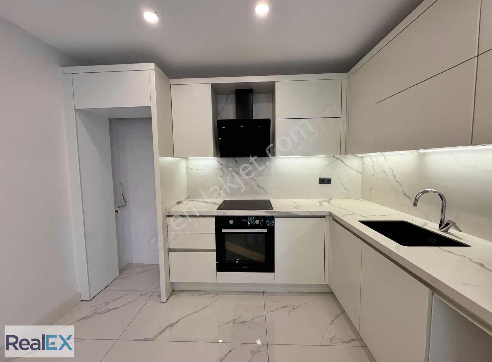 Çarşı İçinde Ve Deniz Tarafında 3+1 Lüks Villa - Görsel 23