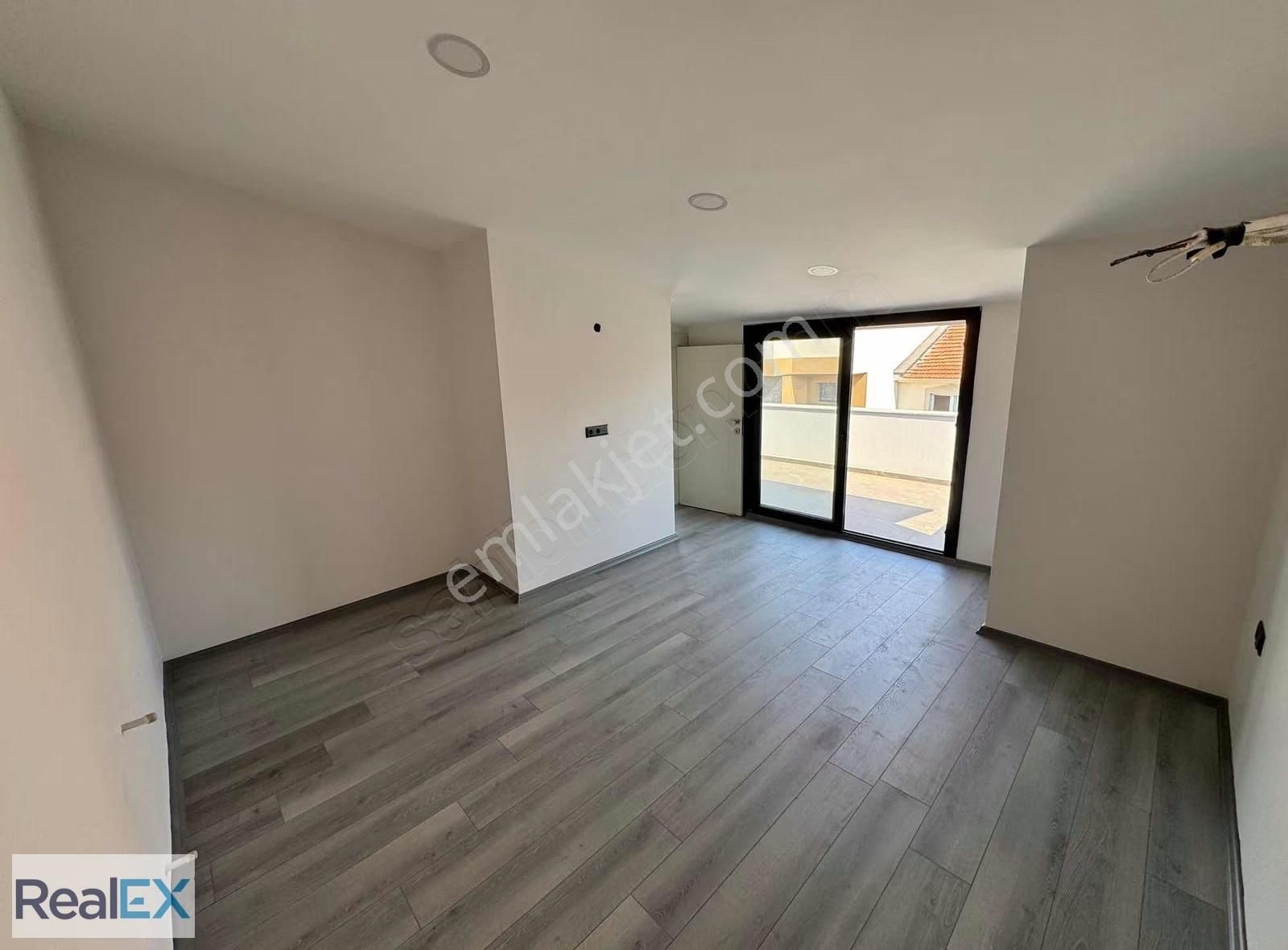 Çarşı İçinde Ve Deniz Tarafında 3+1 Lüks Villa - Görsel 27