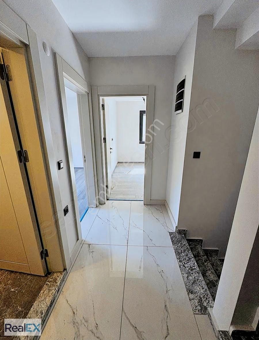 Çarşı İçinde Ve Deniz Tarafında 3+1 Lüks Villa - Görsel 4