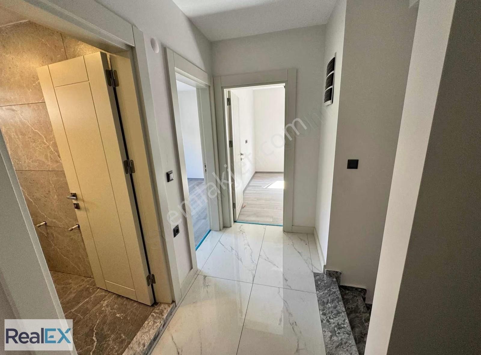 Çarşı İçinde Ve Deniz Tarafında 3+1 Lüks Villa - Görsel 6