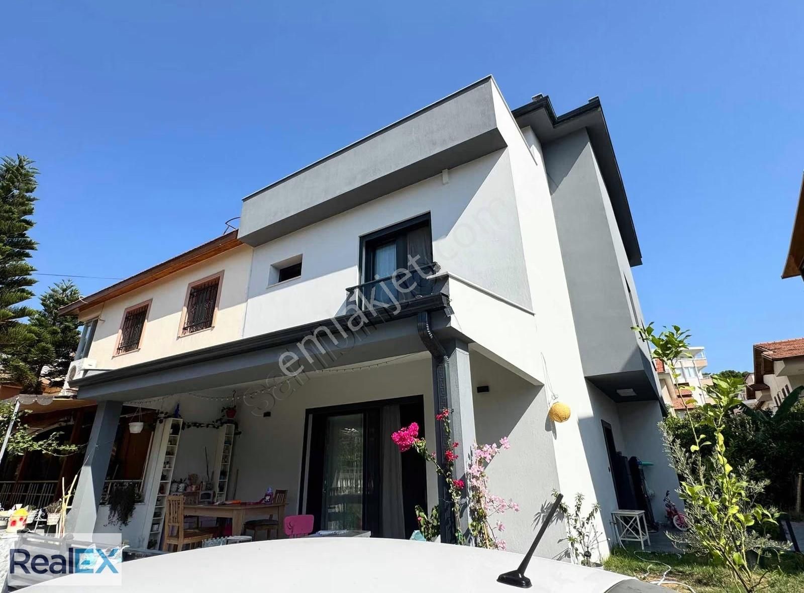 Çarşı İçinde Ve Deniz Tarafında 3+1 Lüks Villa - Görsel 17