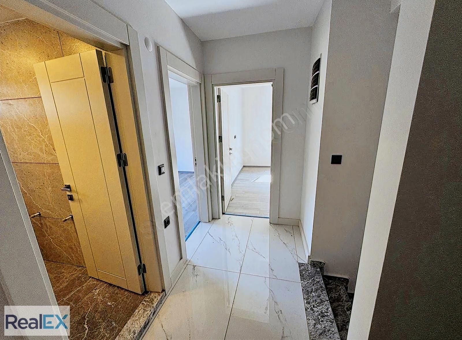 Çarşı İçinde Ve Deniz Tarafında 3+1 Lüks Villa - Görsel 19