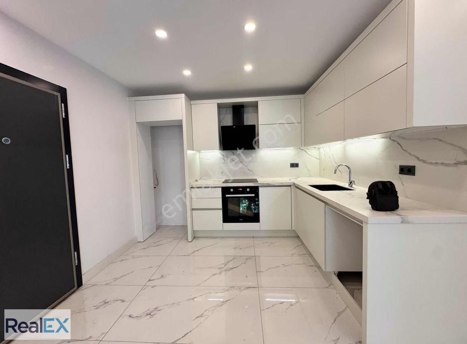 Çarşı İçinde Ve Deniz Tarafında 3+1 Lüks Villa - Görsel 25