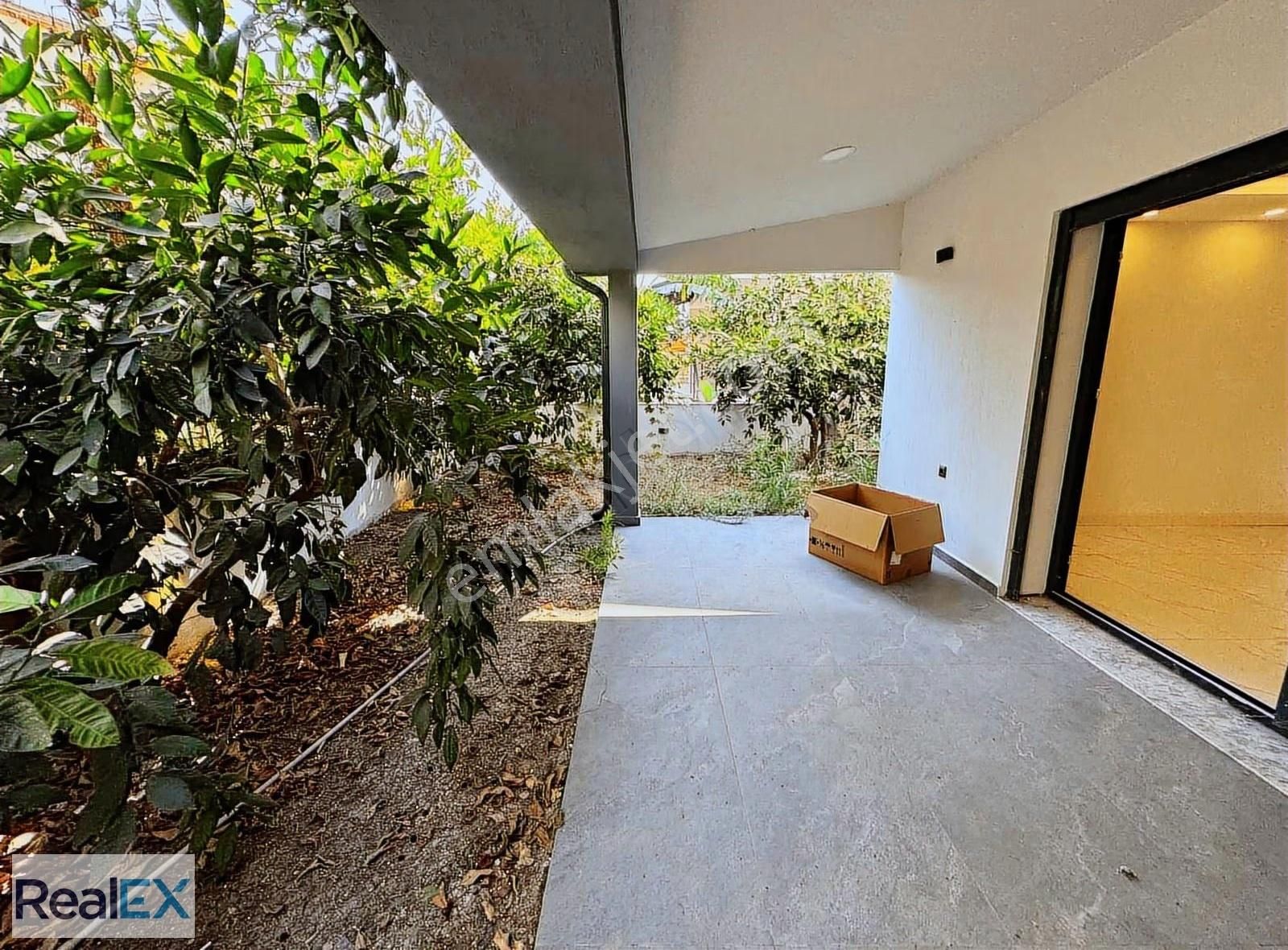 Çarşı İçinde Ve Deniz Tarafında 3+1 Lüks Villa - Görsel 9