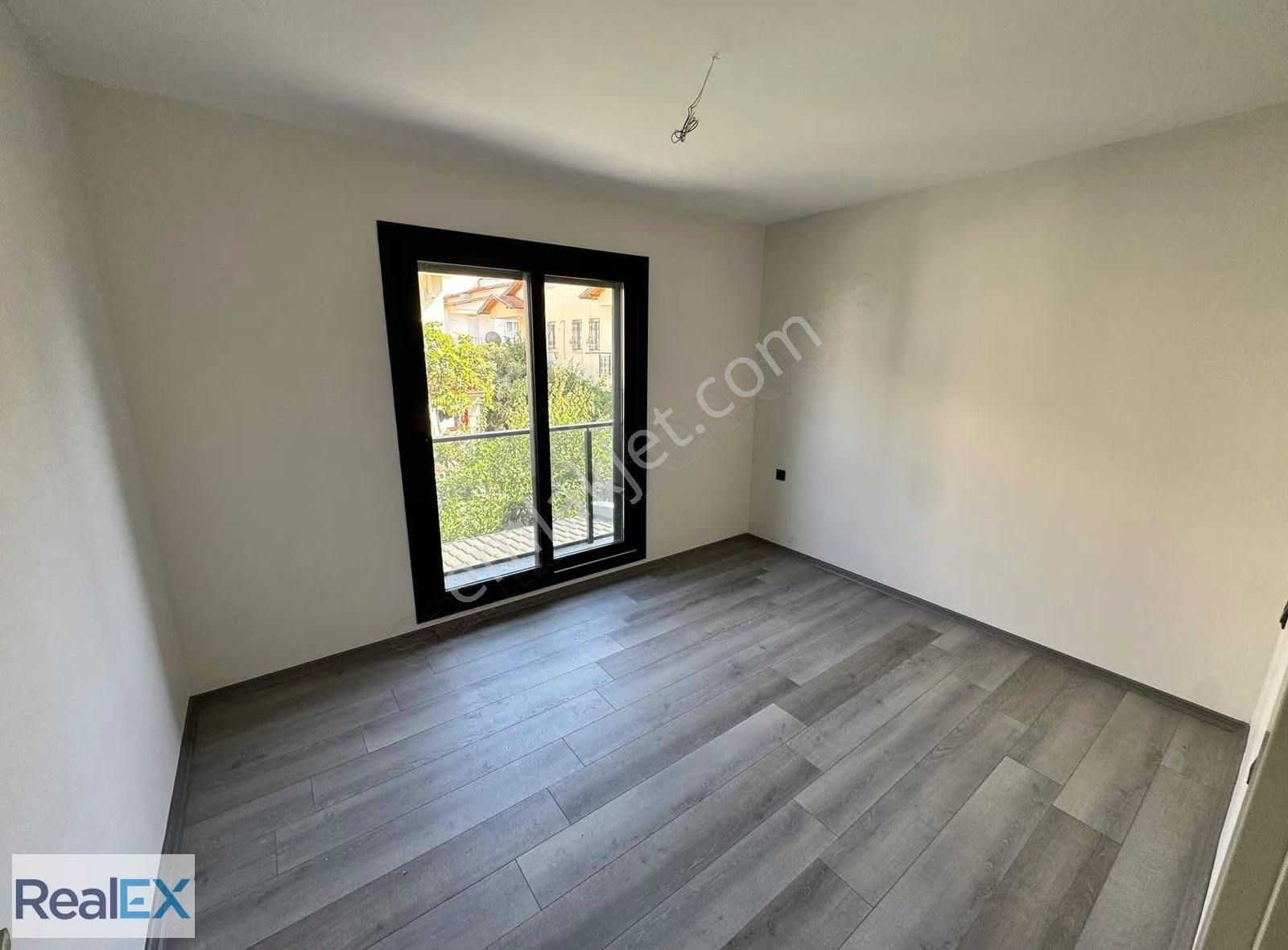 Çarşı İçinde Ve Deniz Tarafında 3+1 Lüks Villa - Görsel 5