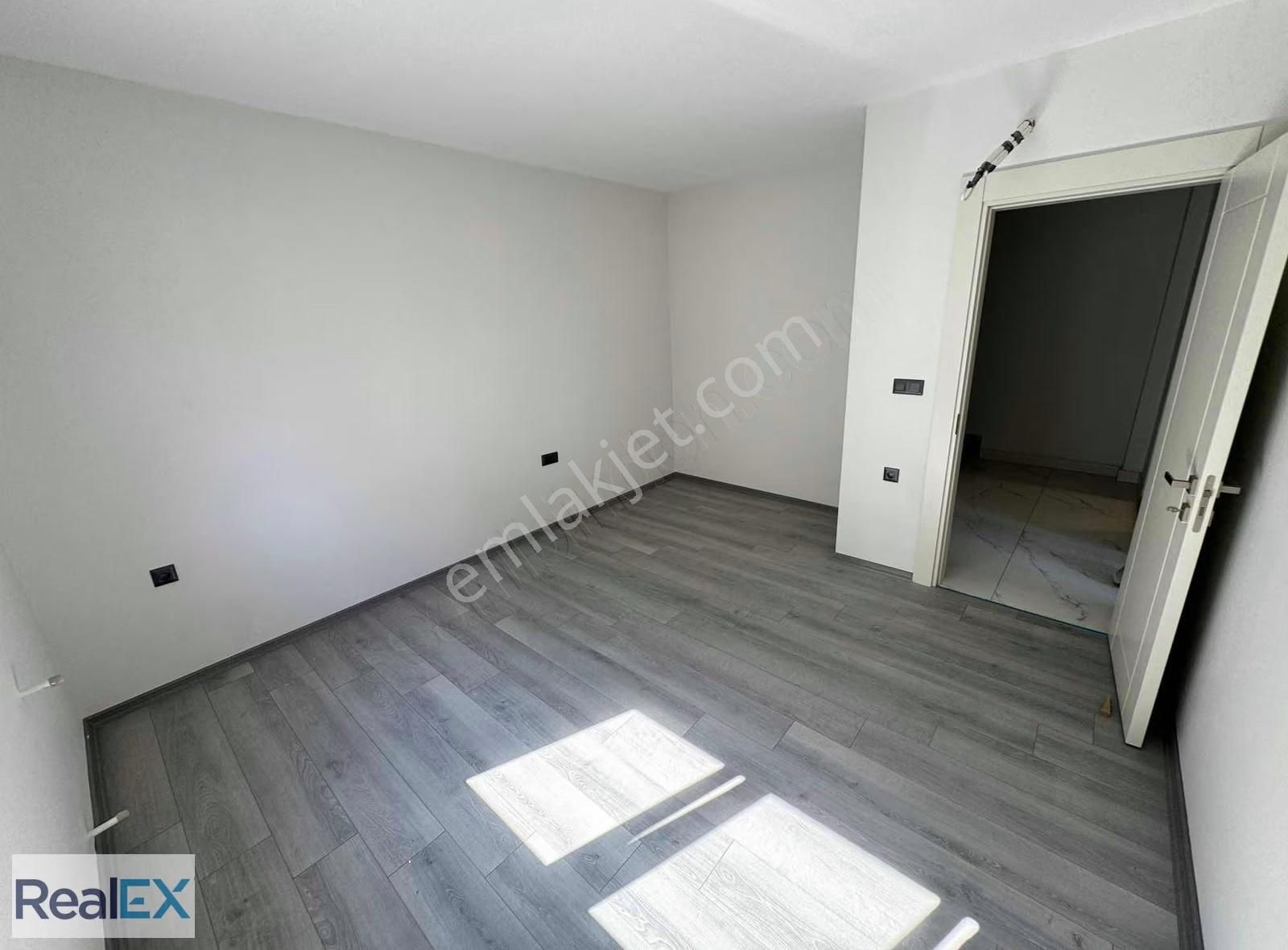 Çarşı İçinde Ve Deniz Tarafında 3+1 Lüks Villa - Görsel 24