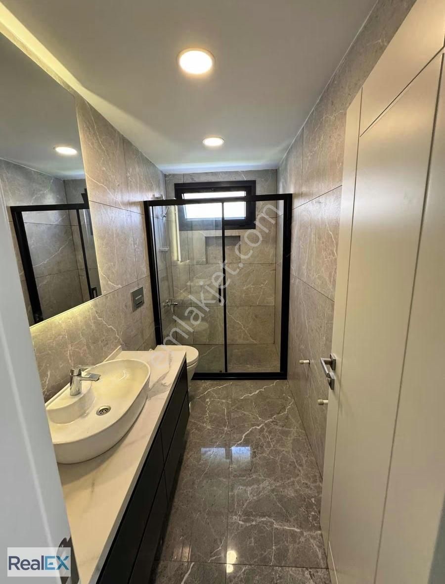 Çarşı İçinde Ve Deniz Tarafında 3+1 Lüks Villa - Görsel 3