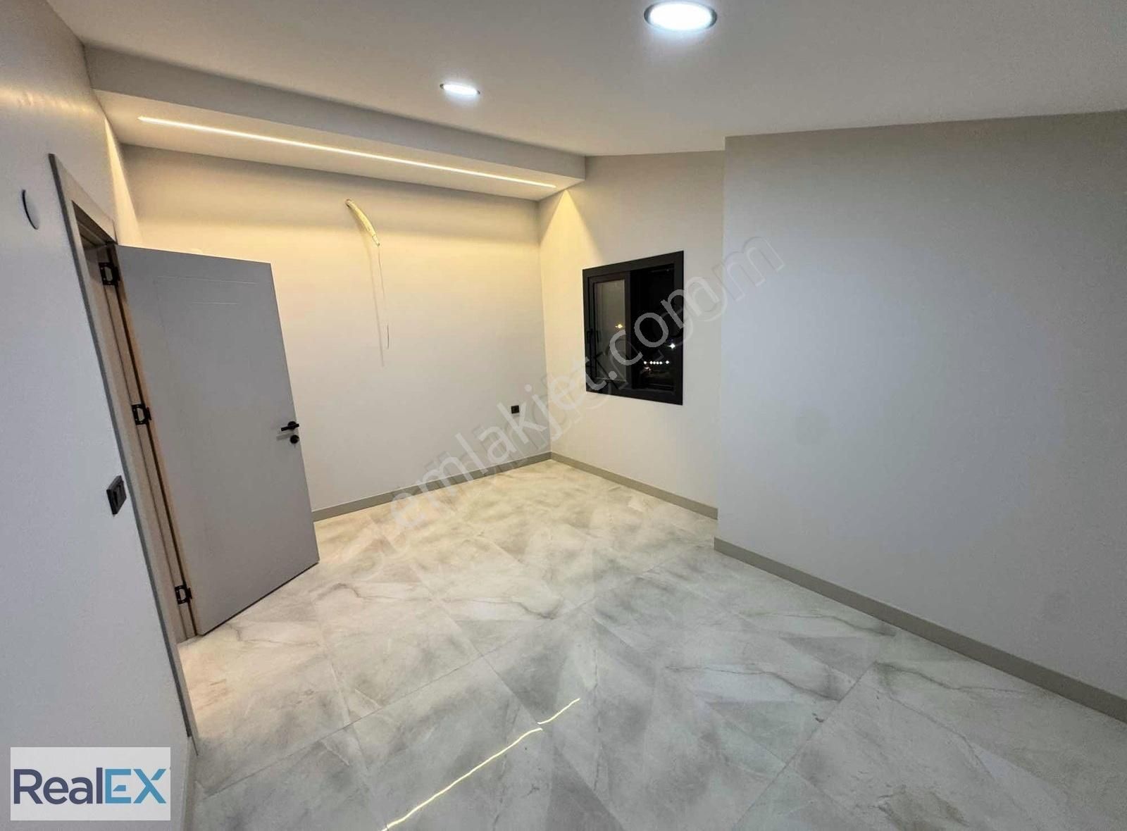 Realex - Büyük Bahçeli 3+1 Villa Denize Yürüme Mesafesi - Görsel 14