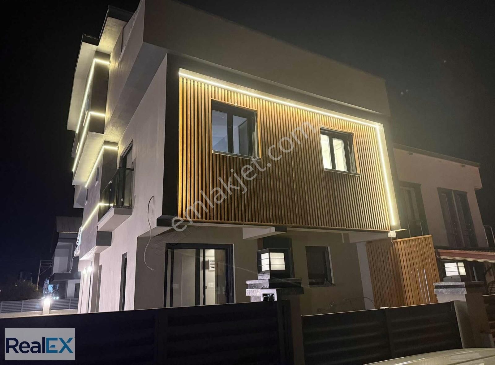 Realex - Büyük Bahçeli 3+1 Villa Denize Yürüme Mesafesi - Görsel 11