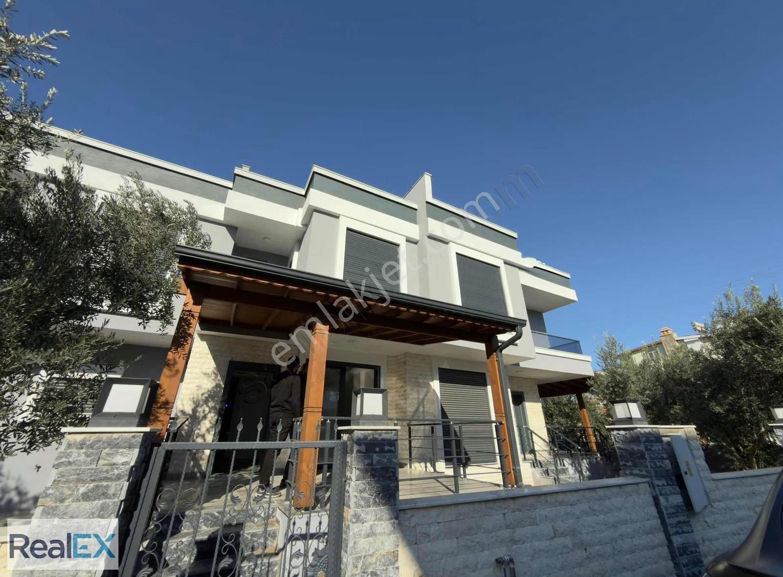 Ürkmez'de Merkezi Konumda Uygun Fiyatlı Villa.